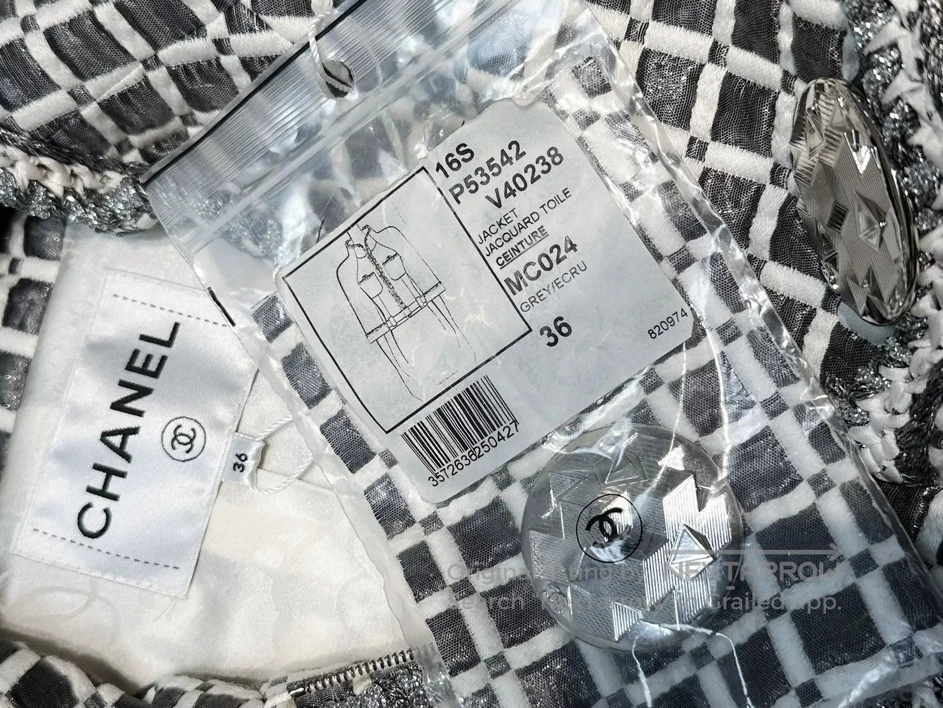 Chanel Chanel Gray White Plaid Short Jacket. Size US M / EU 48-50 / 2 - 4 Thumbnail