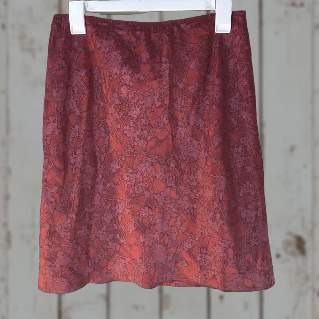 Banana Republic BANANA REPUBLIC Silk Pull On Skirt Knee Length Red Womens Size 10 Size 32" / US 10 / IT 46 - 1 Thumbnail