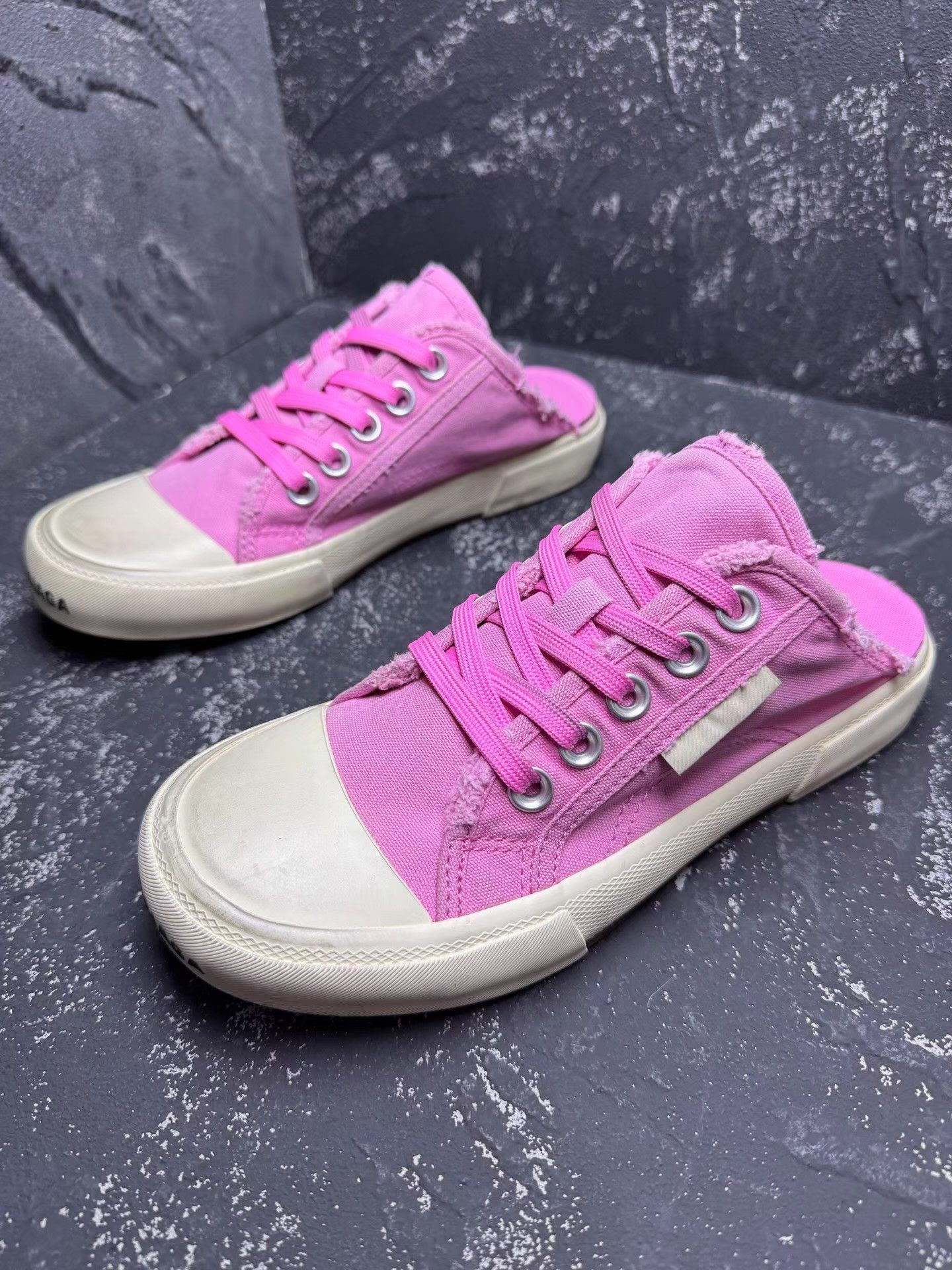 Balenciaga Balenciaga Pink Canvas Slip-On Mules Q10 Size US 6 / IT 36 - 1 Thumbnail