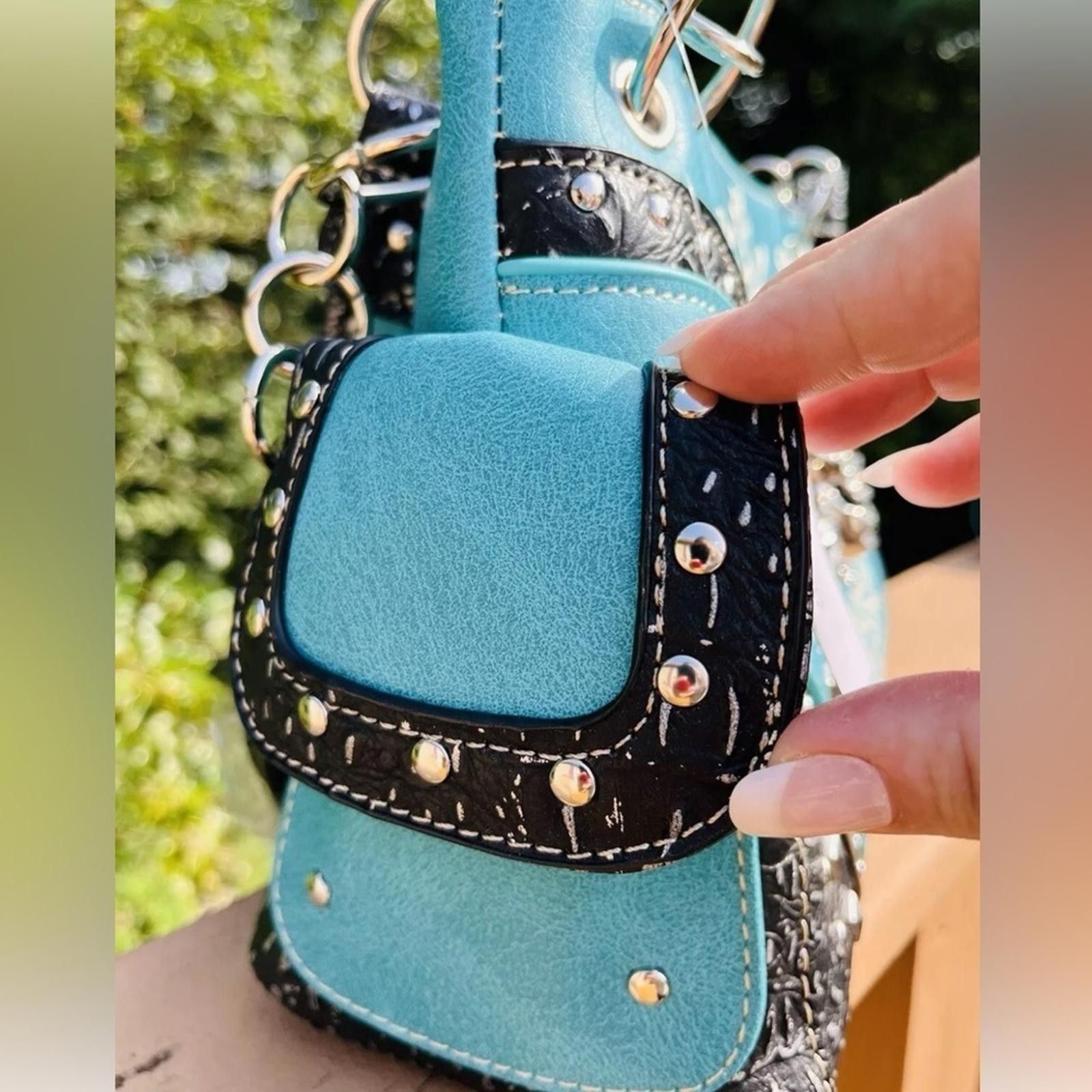 Designer Handmade Skull Leather Turquoise Shoulder Bag NWT Size ONE SIZE - 6 Thumbnail