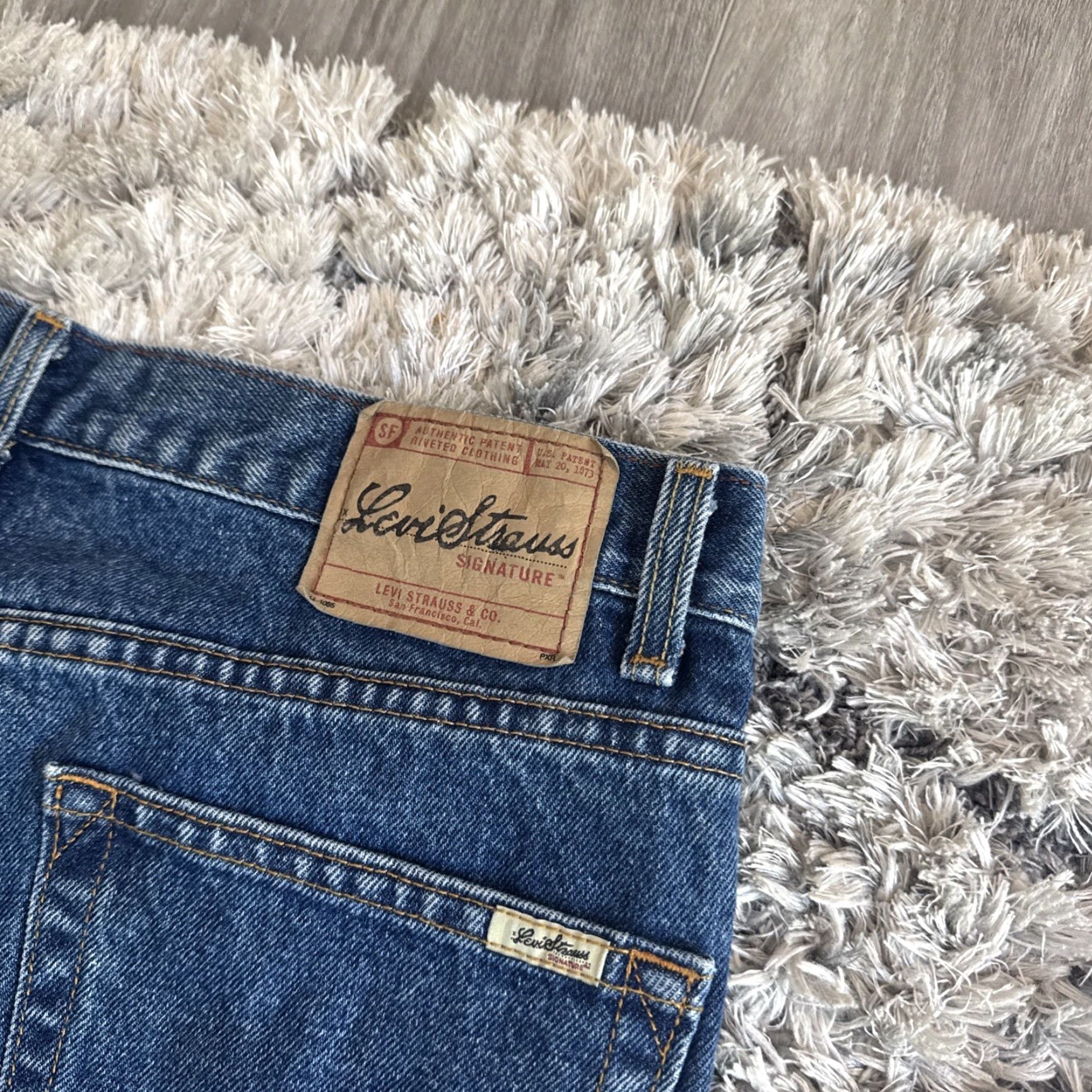 Levi's VINTAGE Levi’s Signature Relaxed Fit Jeans 36x32 Blue Denim Men Y2K Jeans Mens Size US 36 / EU 52 - 4 Thumbnail