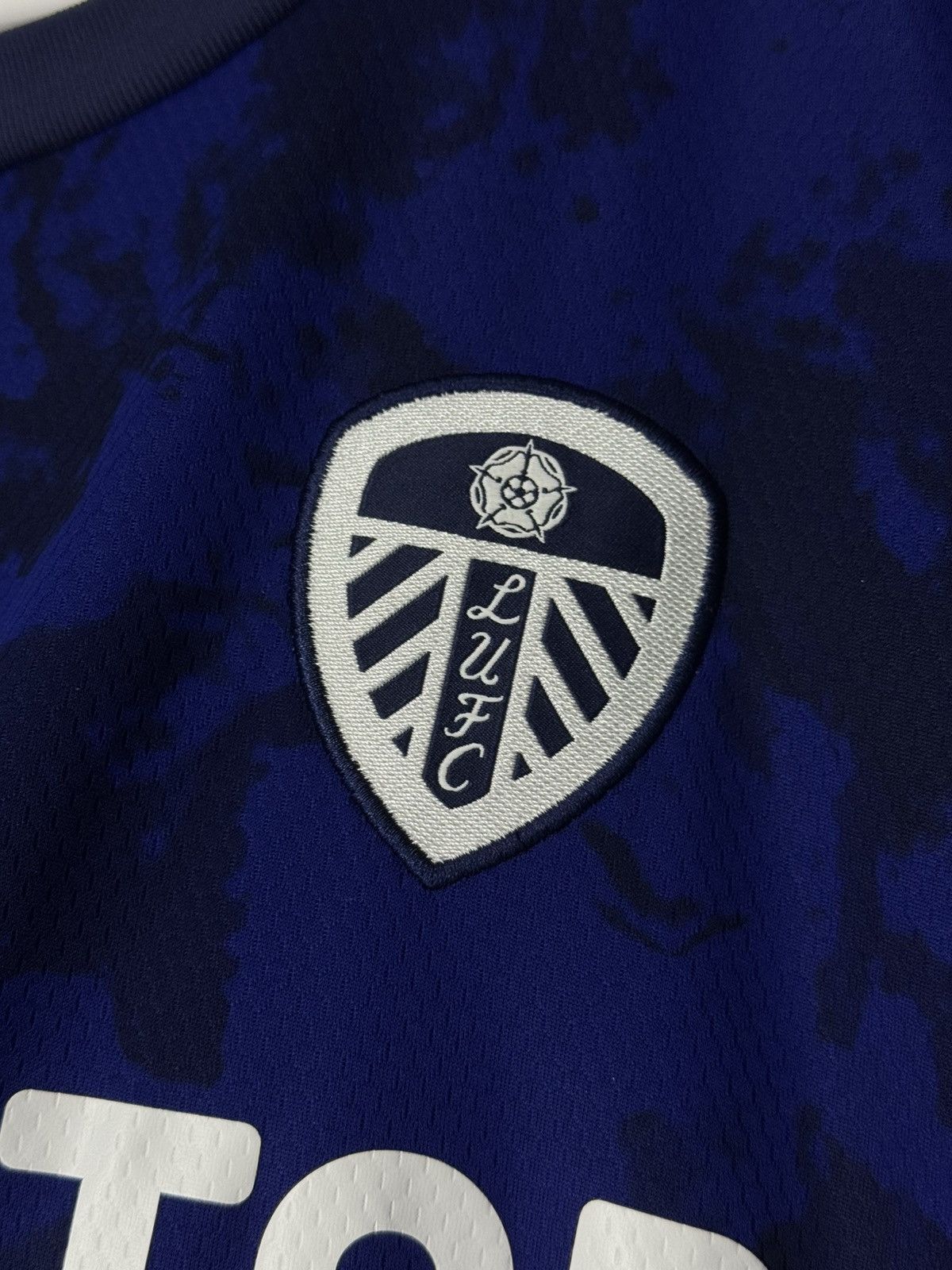 Adidas Adidas Leeds United 2021/22 Away Football Shirt Size US L / EU 52-54 / 3 - 8 Thumbnail