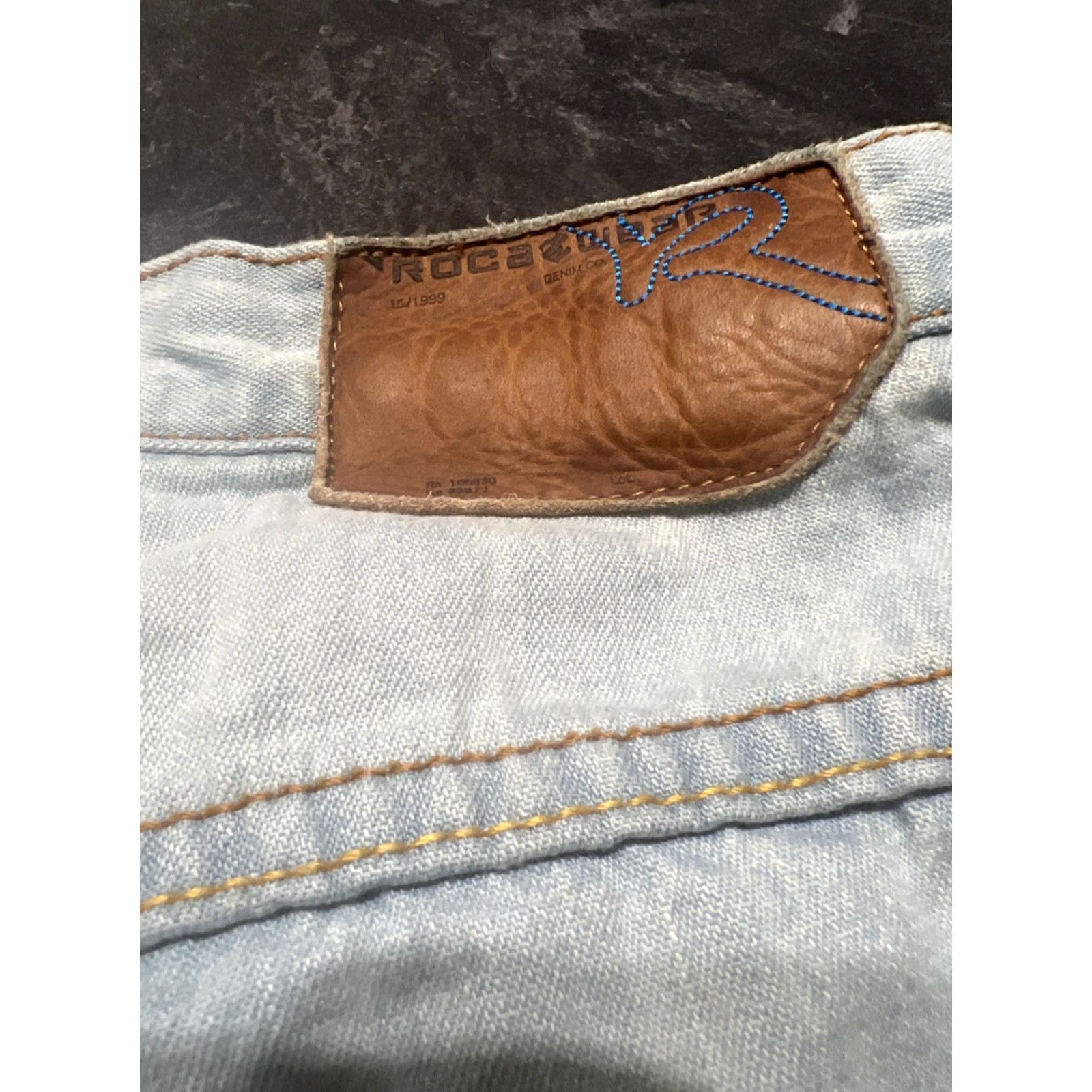 Rocawear VINTAGE Rocawear Bermuda Shorts Mens 38 Light Denim Baggy 90s Grunge Blue Cotton Polyester Embroidered Casual Mens Size US 38 / EU 54 - 6 Thumbnail