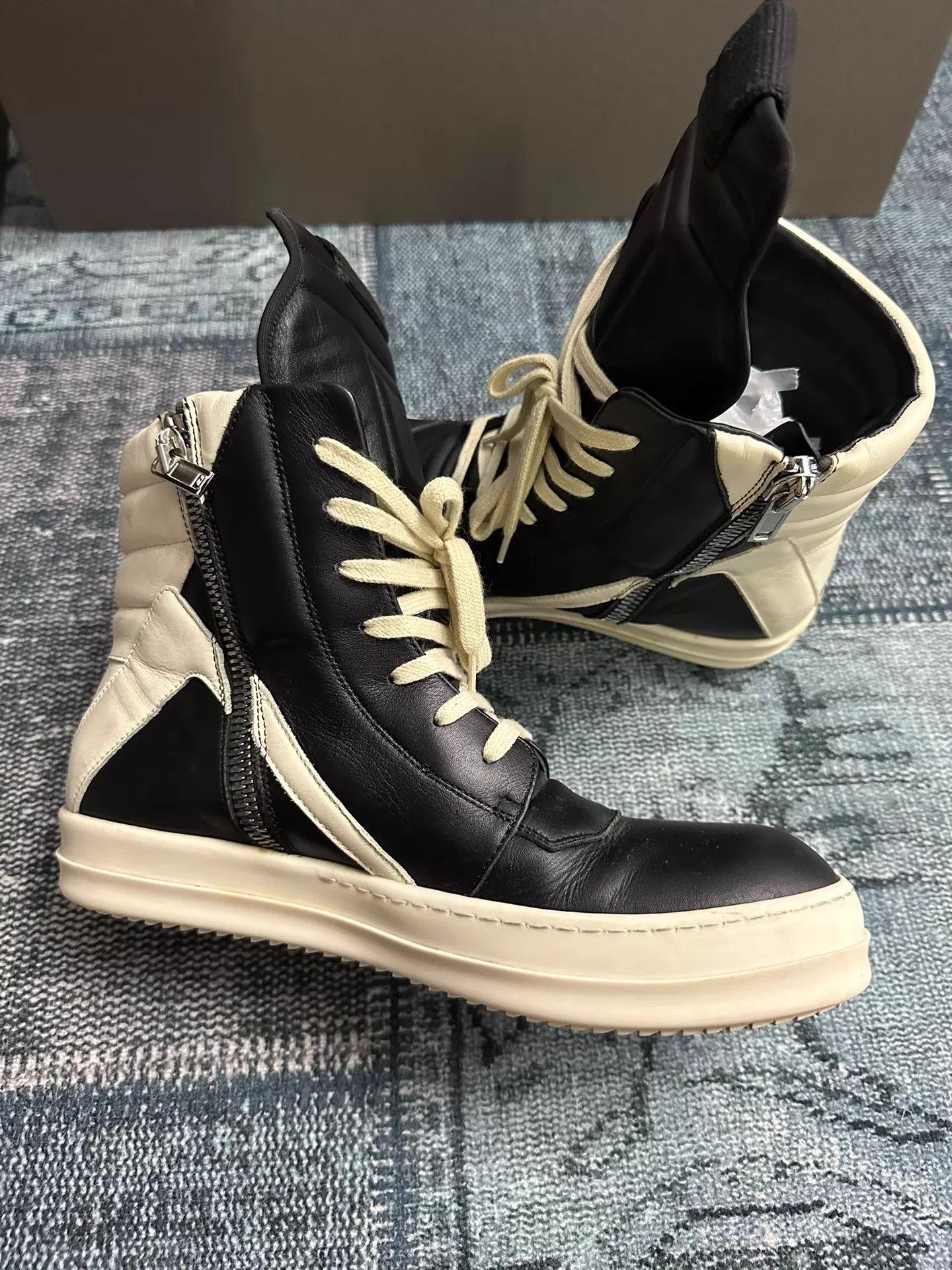 Rick Owens Rick Owens Iconic Triangular Logo 42 Mint Condition Size US 9 / EU 42 - 3 Thumbnail