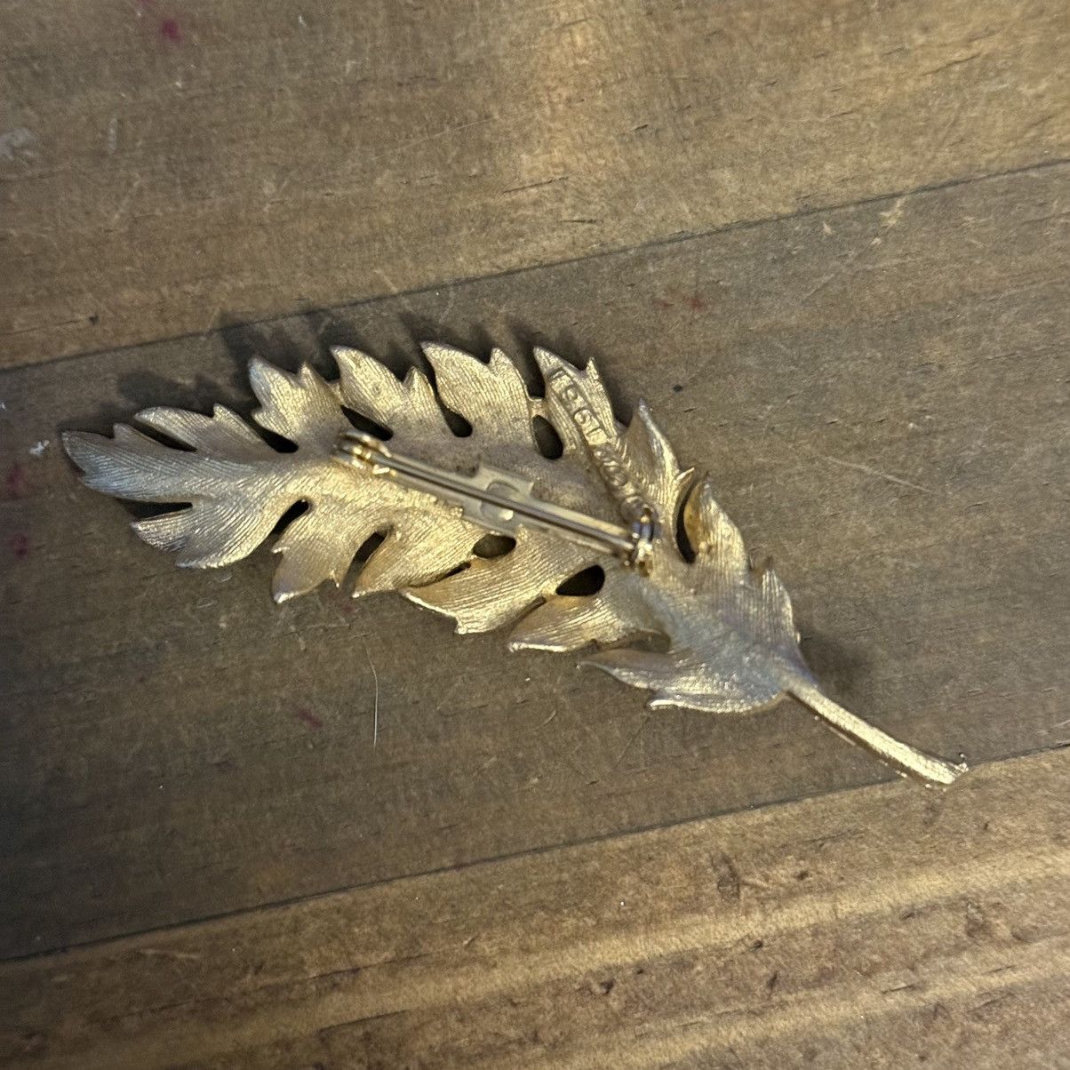 Vintage Vintage Coro 1961 golden leaf brooch Size ONE SIZE - 4 Thumbnail