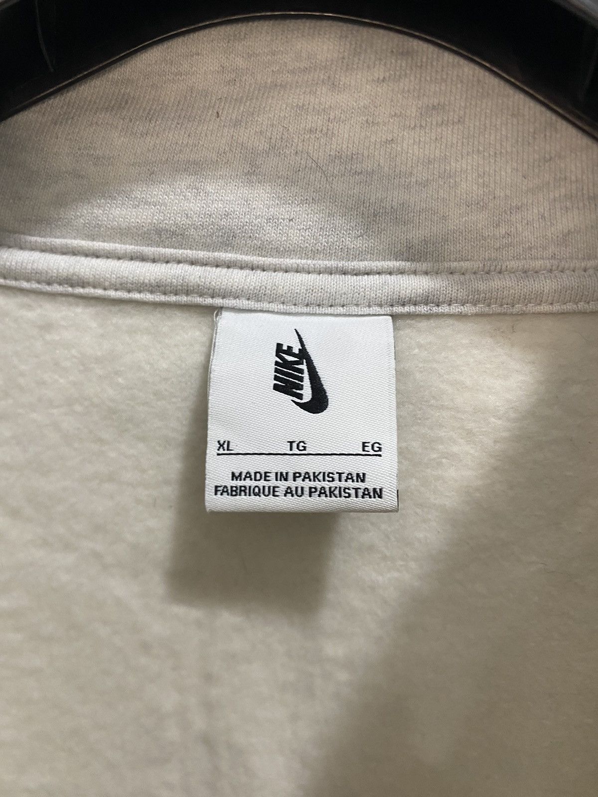 Nike Nike sweatshirt size XL, white, used in perfect condition. Size US XL / EU 56 / 4 - 7 Thumbnail