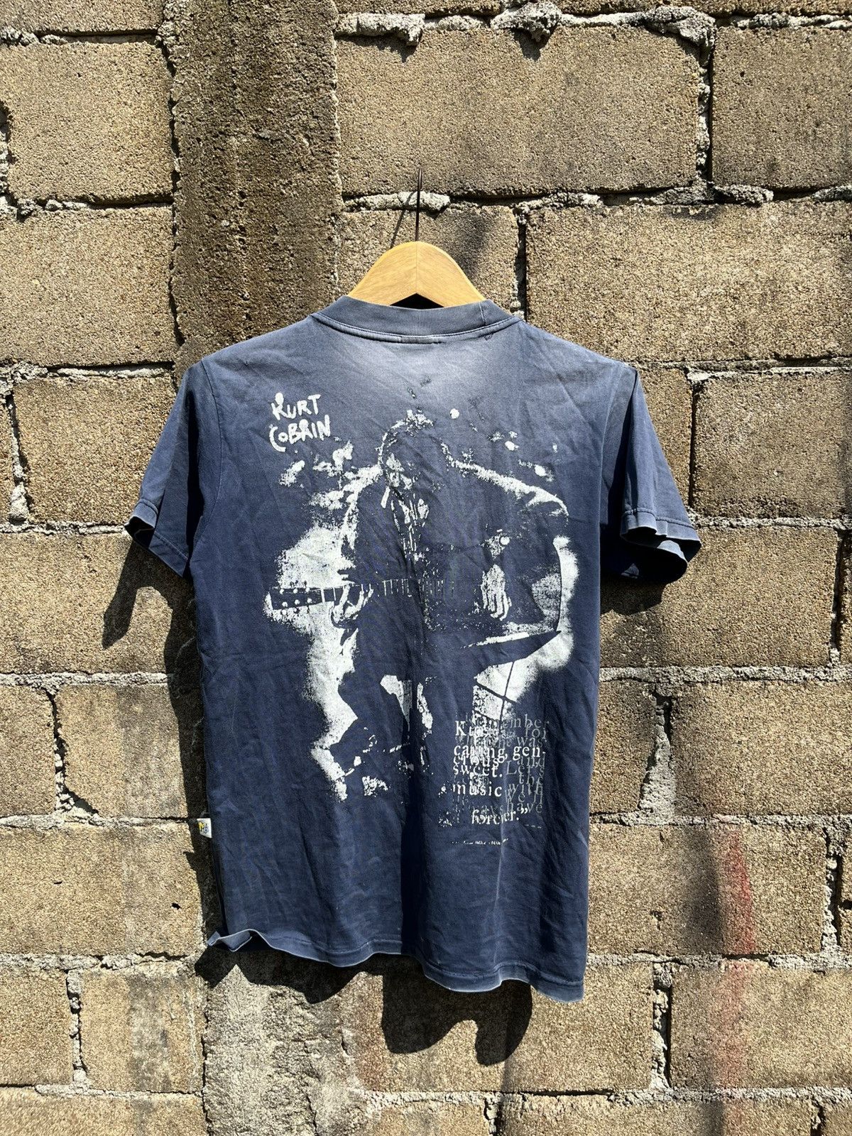Nirvana Vintage kurt cobain nirvana band moving blue 2001 Size US S / EU 44-46 / 1 - 2 Thumbnail