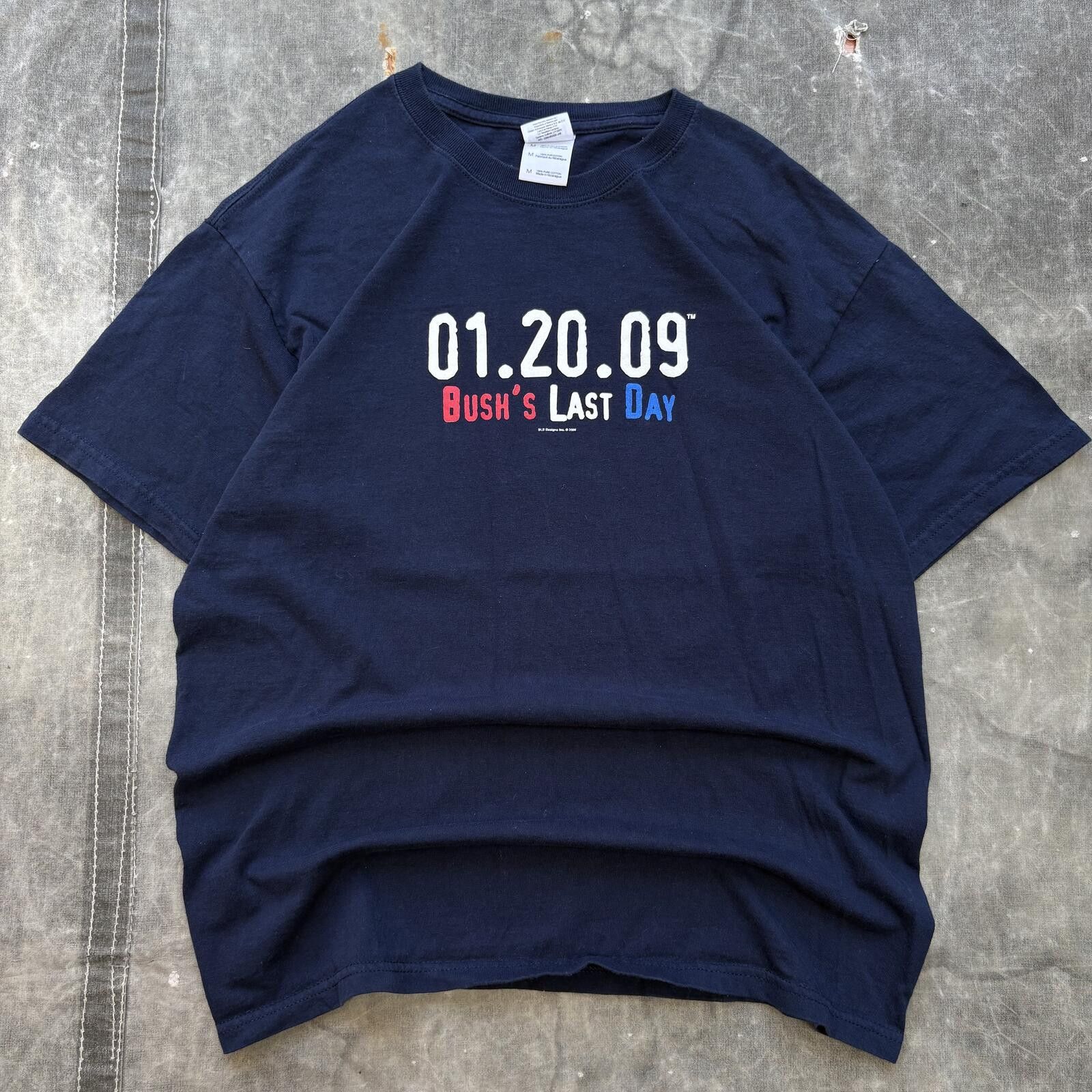 Gildan Vintage Y2K George W. Bush’s Last Day Funny Political Shirt Size US M / EU 48-50 / 2 - 1 Thumbnail