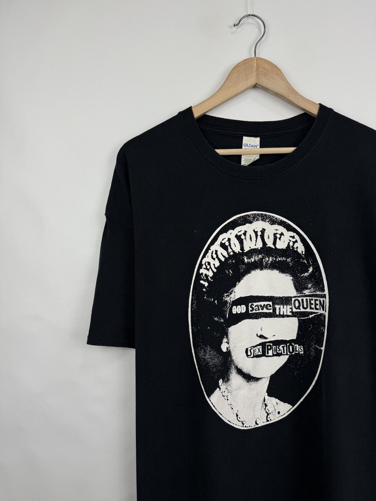 Band Tees 🇬🇧 Vintage Y2K Sex Pistols God Save The Queen Punk T-Shirt Size US XXL / EU 58 / 5 - 2 Thumbnail