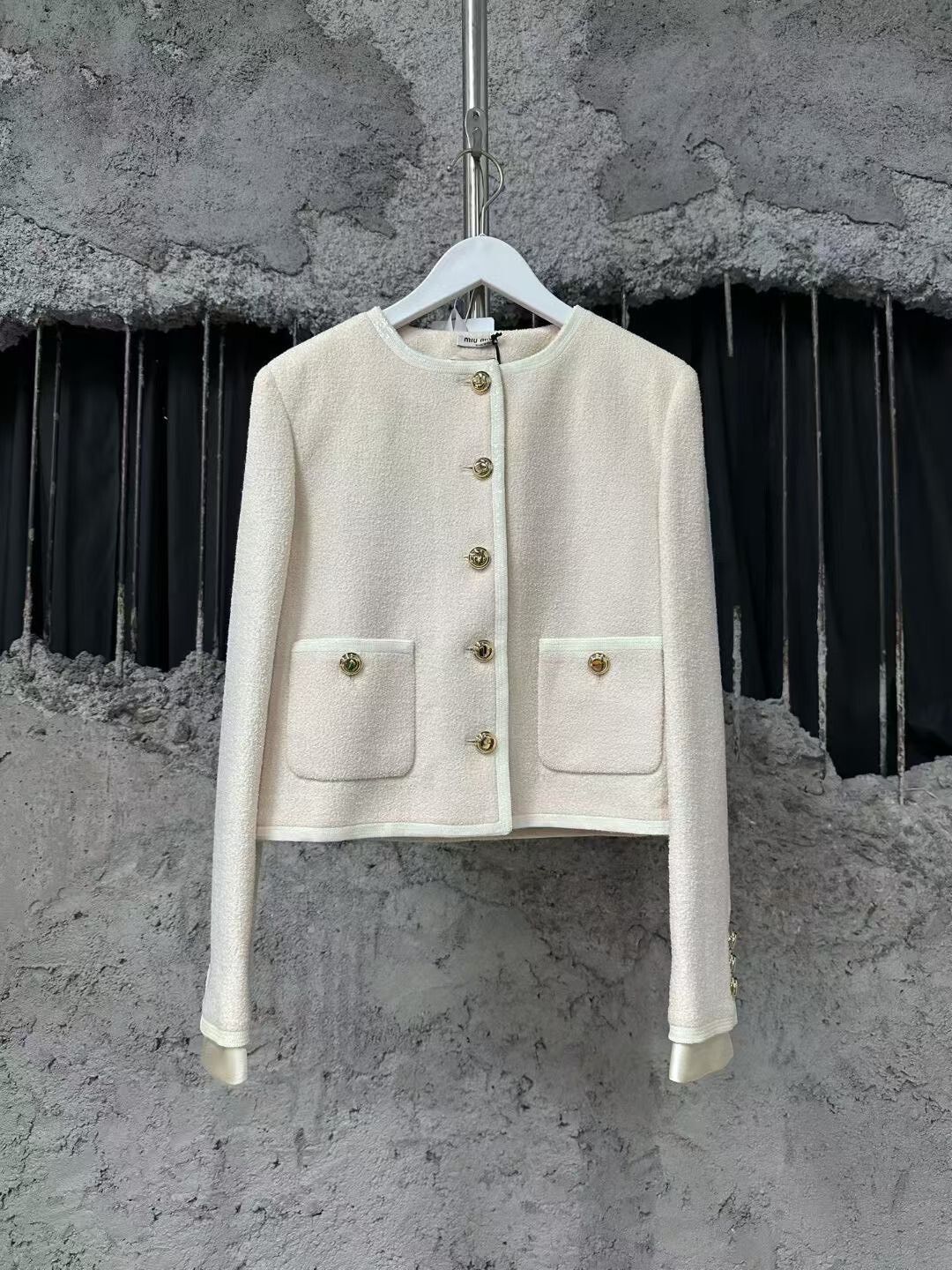 Miu Miu miumiu short cream classic jacket Size M / US 6-8 / IT 42-44 - 1 Thumbnail
