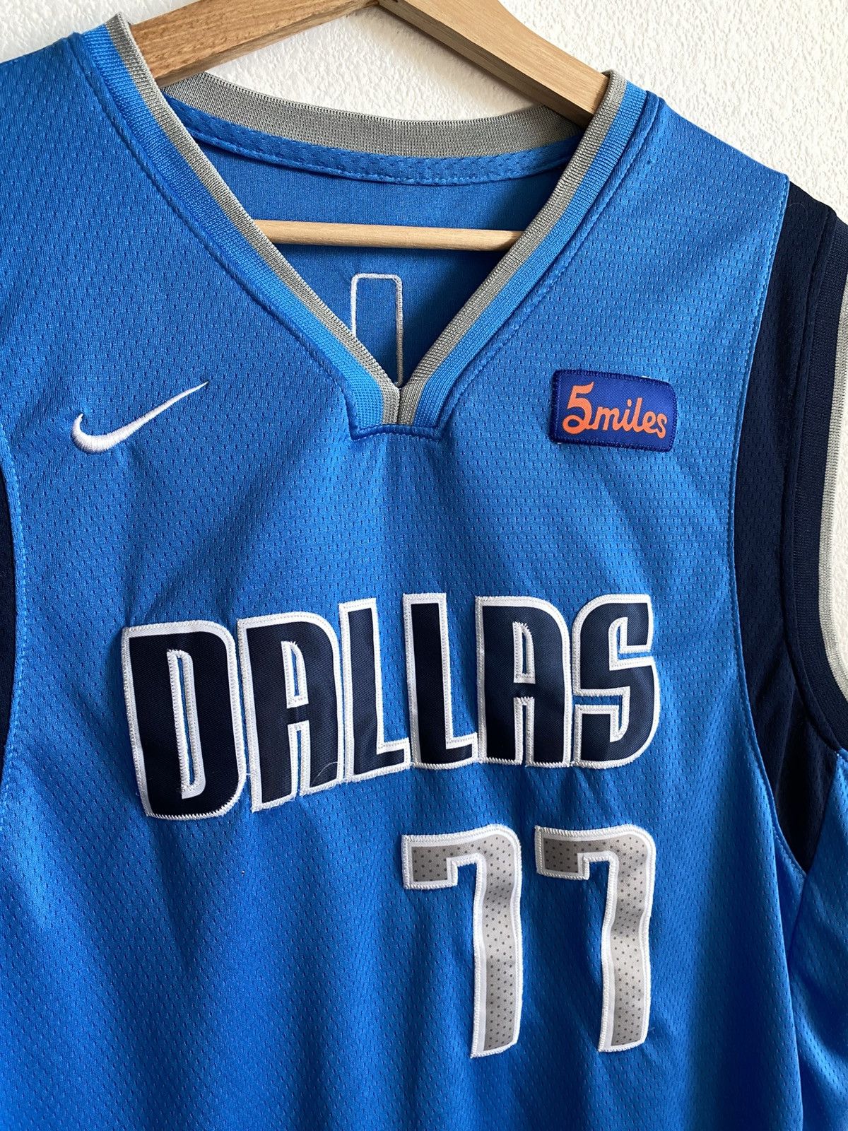 NBA Luka Doncic Dallas Mavericks NBA Jersey Size US XL / EU 56 / 4 - 4 Thumbnail