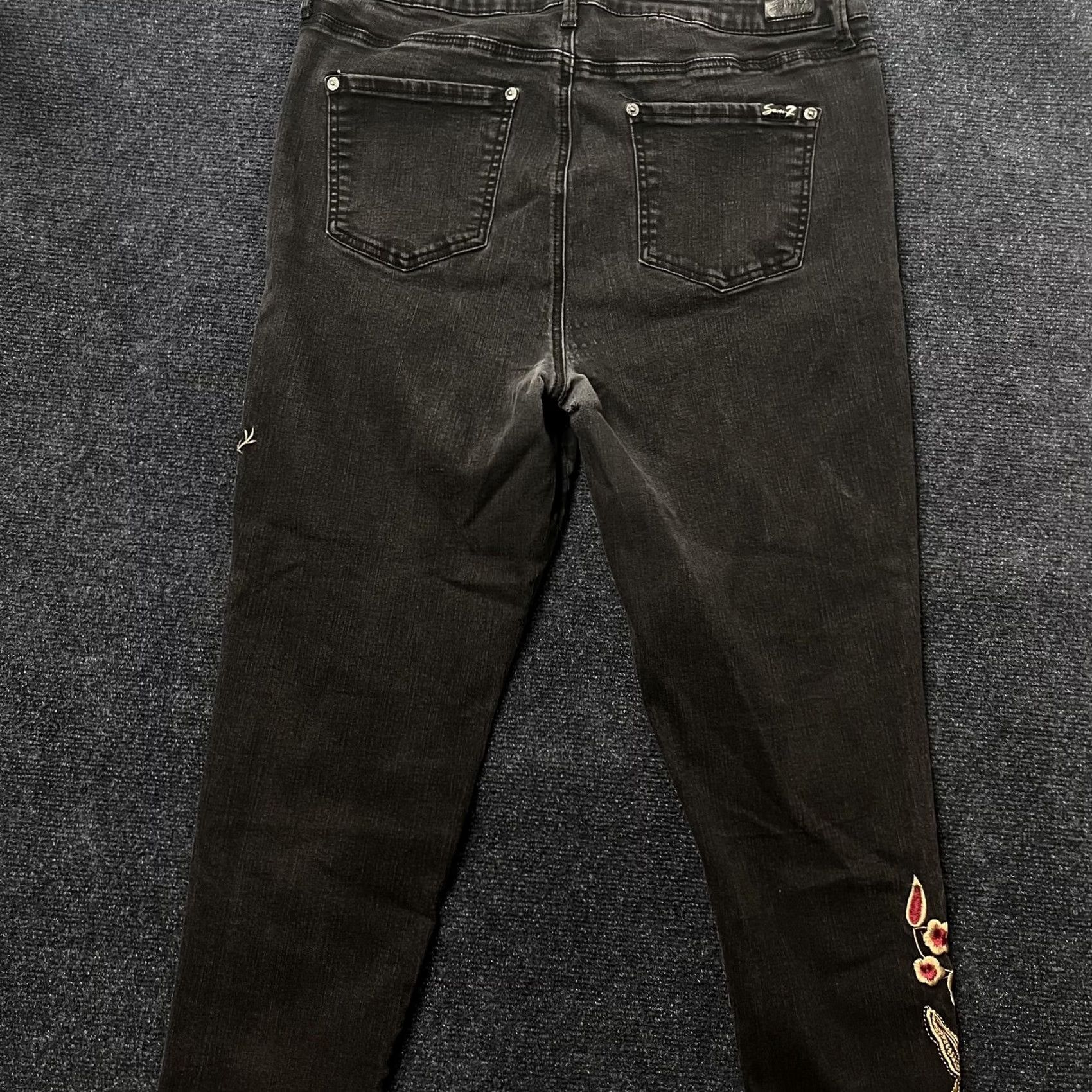 Vintage Y2K Seven7 High Rise Ankle Skinny Jeans Womens 16 Black Floral Embroidered Denim Size 38" / US 16 / IT 52 - 7 Thumbnail