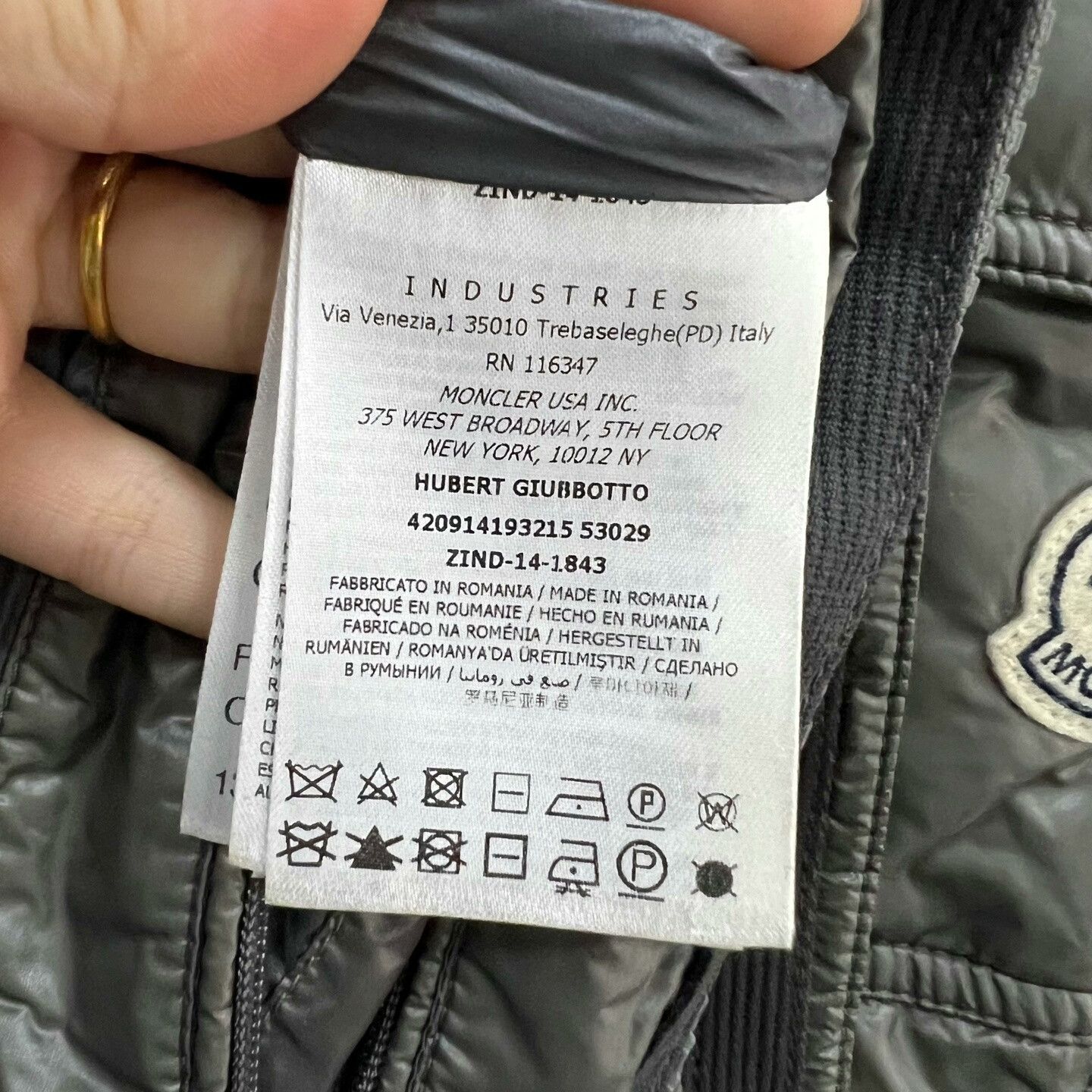 Moncler Moncler Solid Color Sleeve Logo Down Jacket Size US XL / EU 56 / 4 - 5 Thumbnail