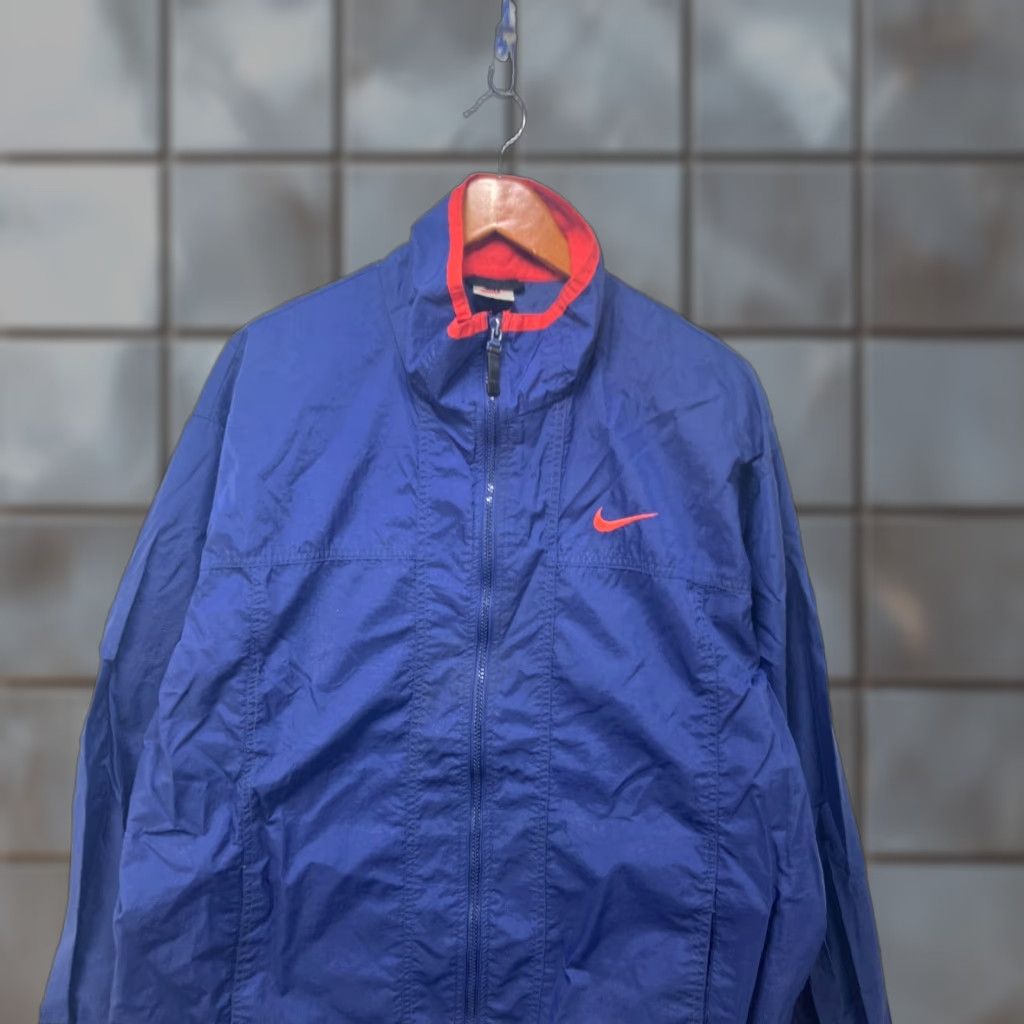 Nike VINTAGE Nike Track Windbreaker Jacket L Blue Mens 90s Size US L / EU 52-54 / 3 - 1 Thumbnail