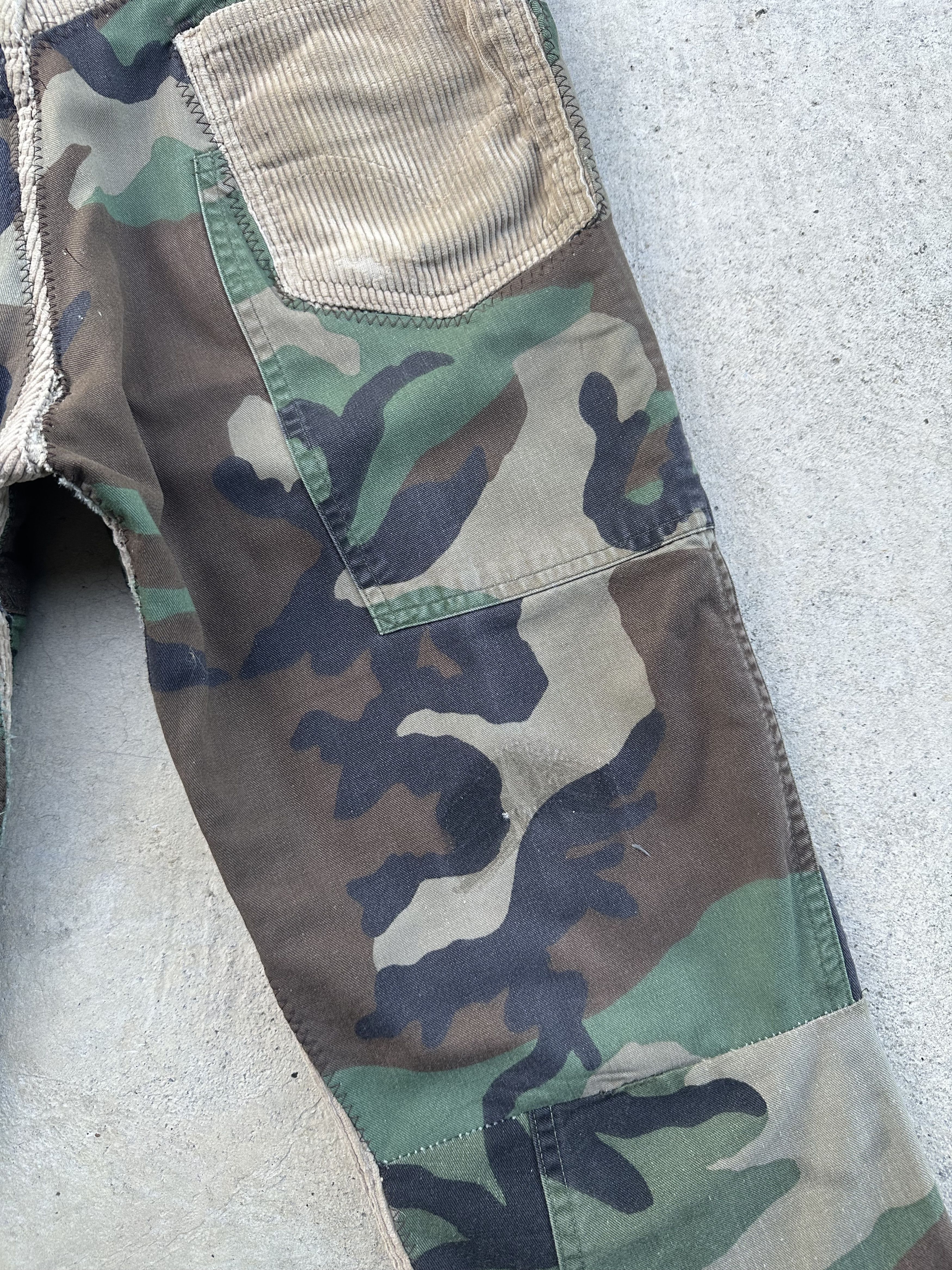 Levi's Vintage Levis 80s No 10 Reconstructed Woodland Camo Curduroy Size US 29 - 15 Thumbnail