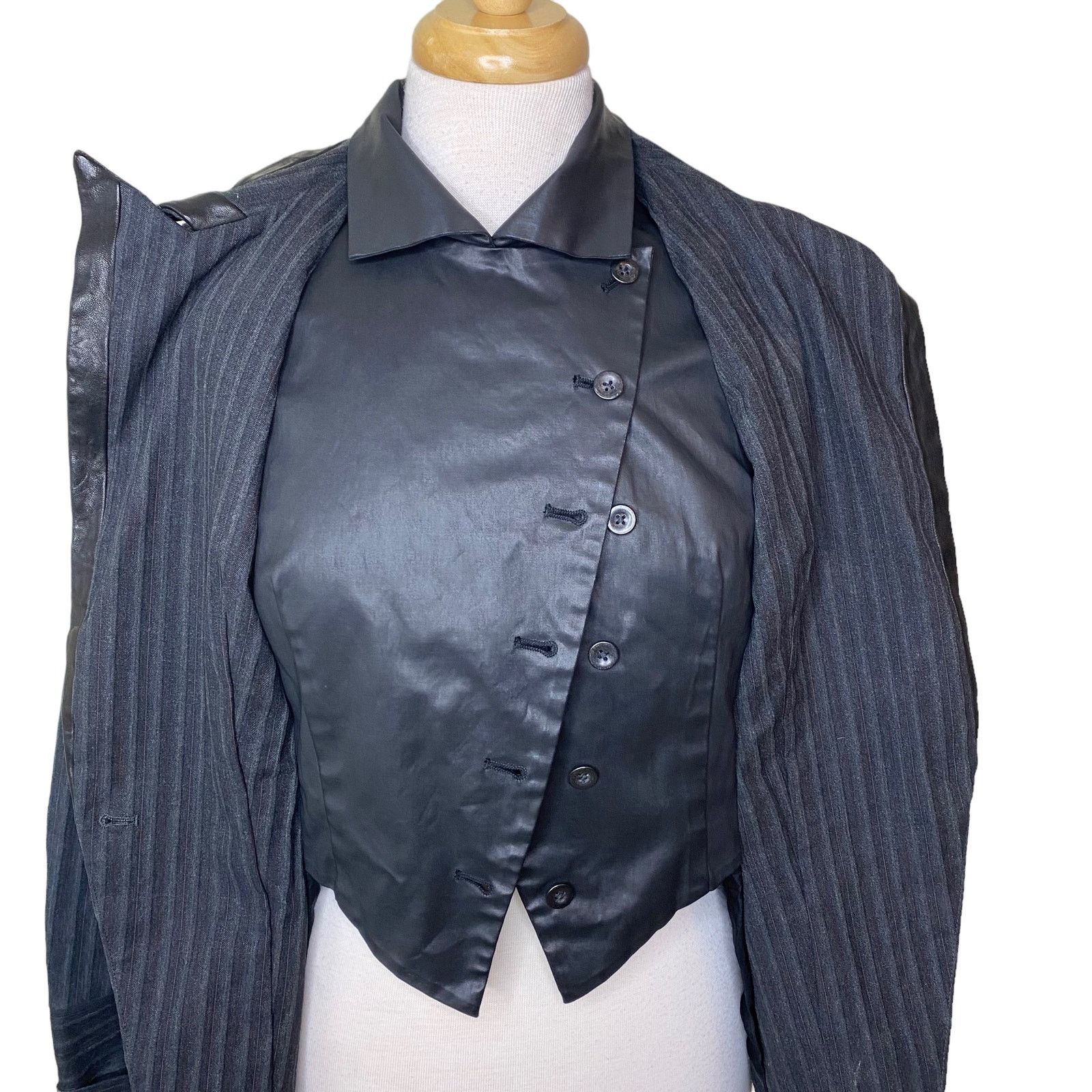 Gary Graham GARY GRAHAM Double Layer Faux Leather Pinstriped Blazer Size S / US 4 / IT 40 - 6 Thumbnail