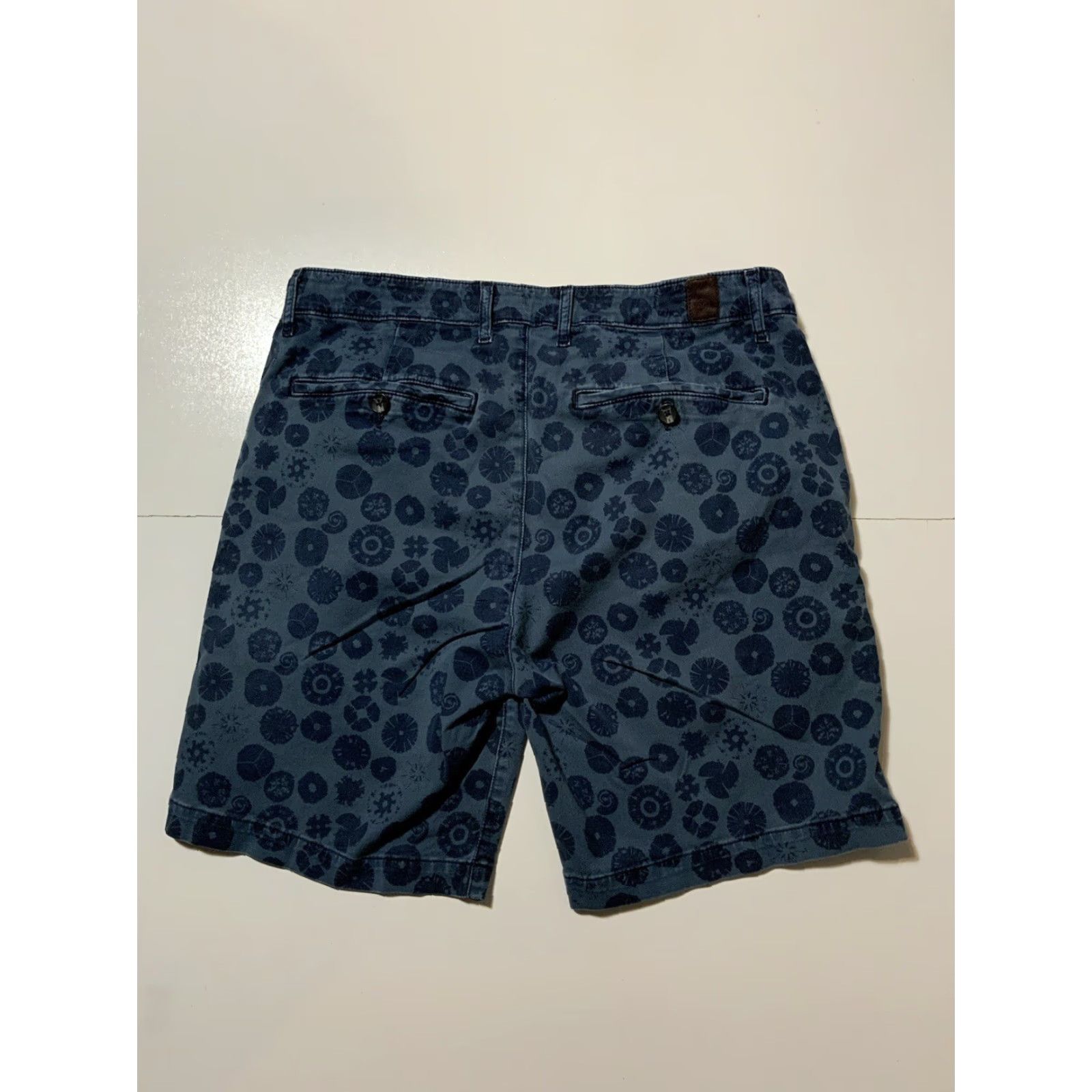 Vintage AG Adriano Goldschmied Peace Sign AOP Pattern Print Blue Chino Shorts Sz. 33 Mens Regular Blue Peace Sign AOP 90s? Size US 33 - 3 Thumbnail