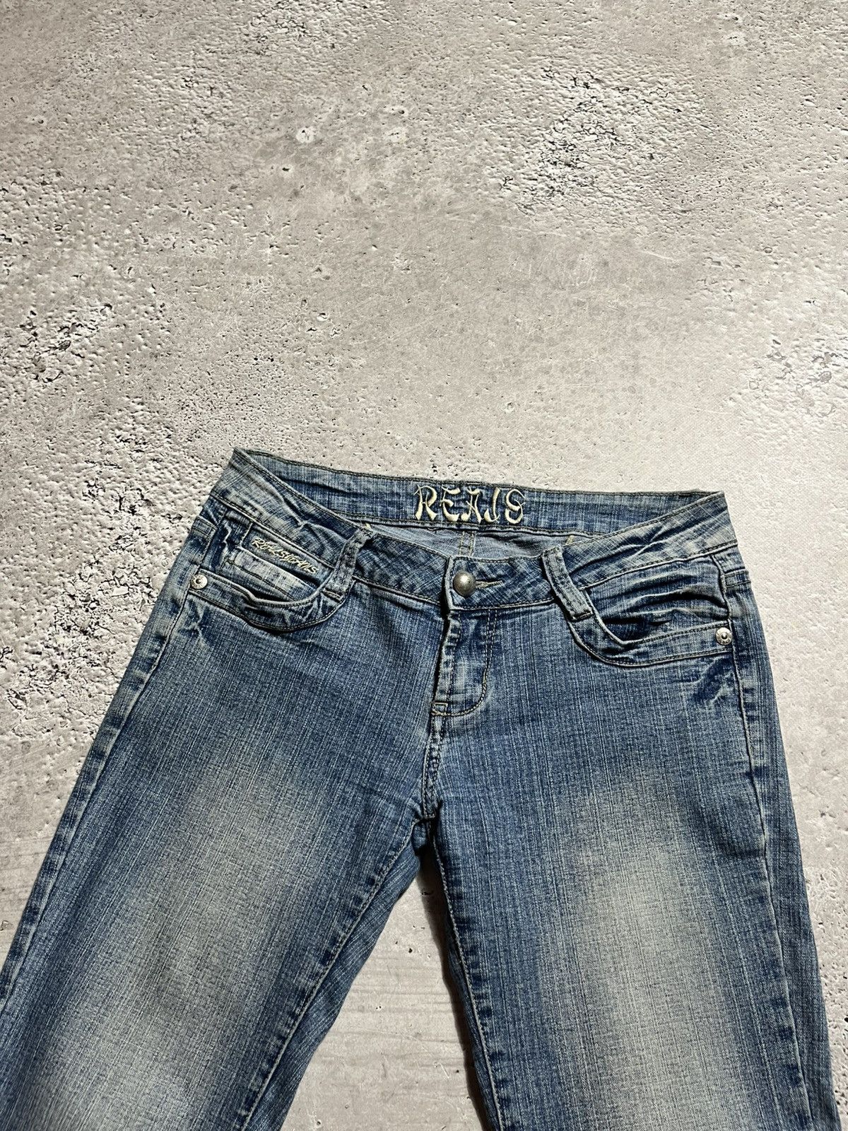 Vintage Y2K Flared Jeans Pants with Rhinestone Embroidered Back Size 30" / US 8 / IT 44 - 10 Thumbnail