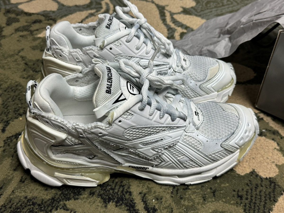 Balenciaga Balenciaga Runner Shoes White Size US 11 / EU 44 - 1 Thumbnail