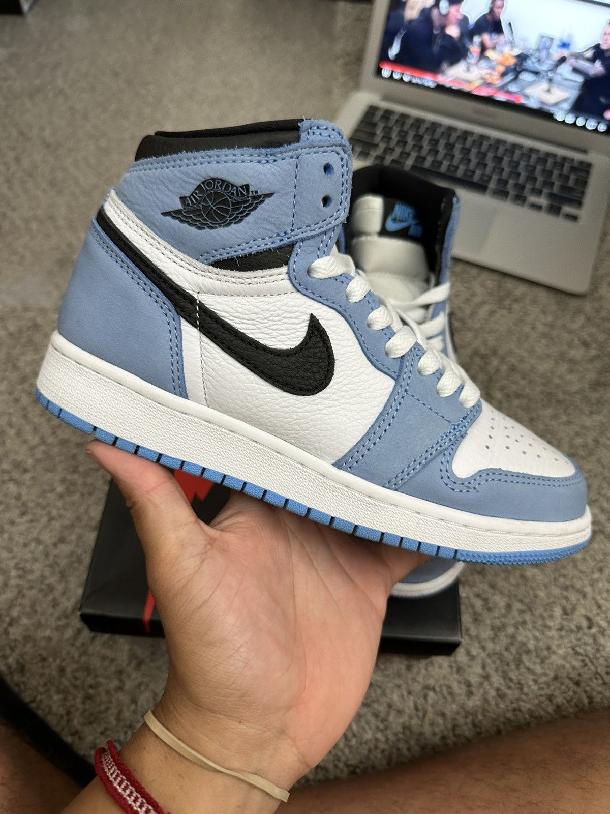 Air jordan university blue UNC size