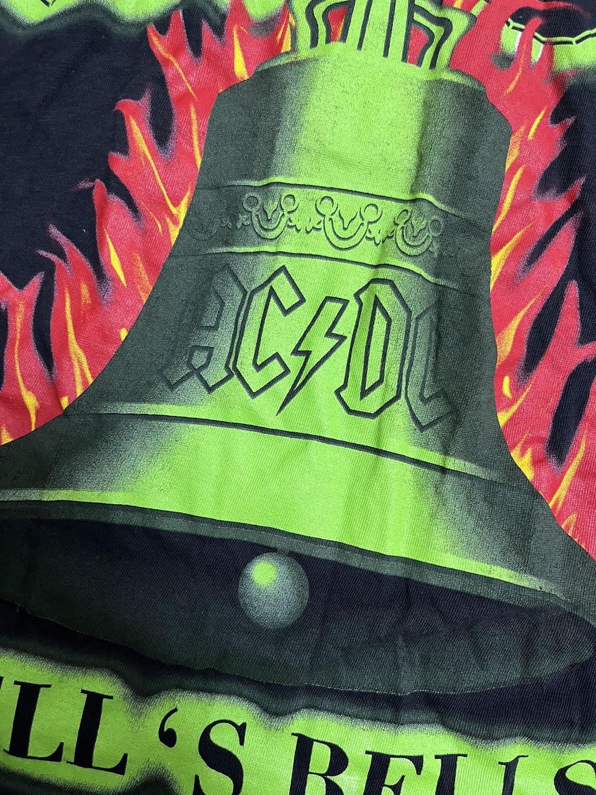 AC/DC × Vintage AC/DC Hells Bells Vintage 00s y2k T Shirt Size US M / EU 48-50 / 2 - 3 Thumbnail