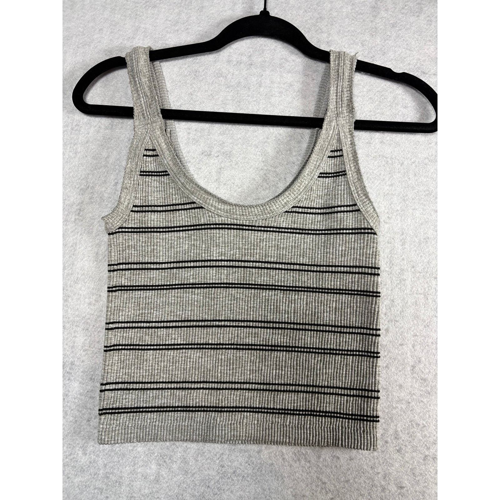 0 3 Tank Top Bundle Casual Tops woman’s ladies Size Small 0421 Size S / US 4 / IT 40 - 6 Thumbnail