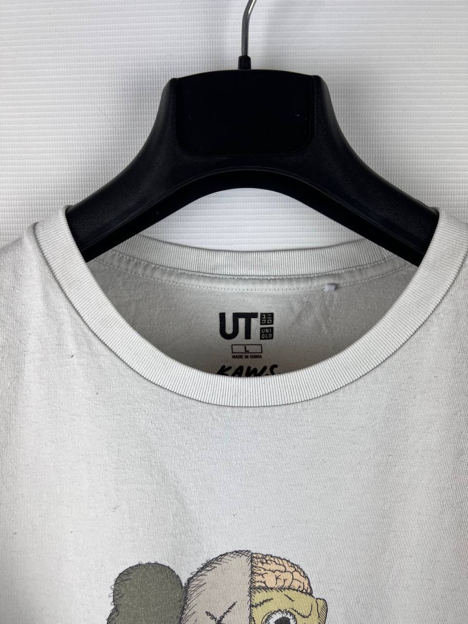 Uniqlo Kaws Uniqlo t-shirt size L Size US L / EU 52-54 / 3 - 7 Thumbnail