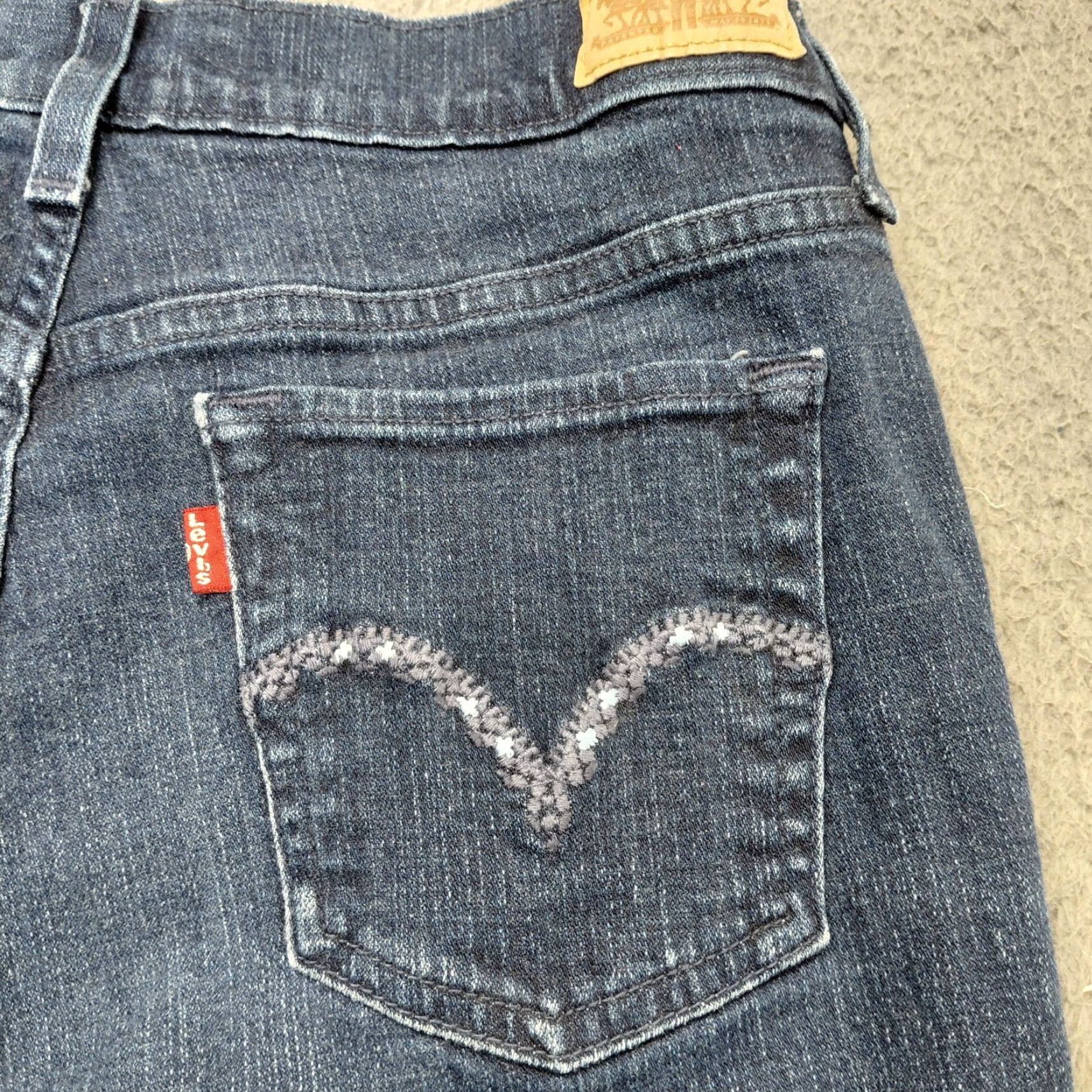 Levi's Levi’s 505 Jeans Womens Size 10M 30x32 Blue Dark Wash Embroidered Denim Pockets Size 32" / US 10 / IT 46 - 2 Thumbnail