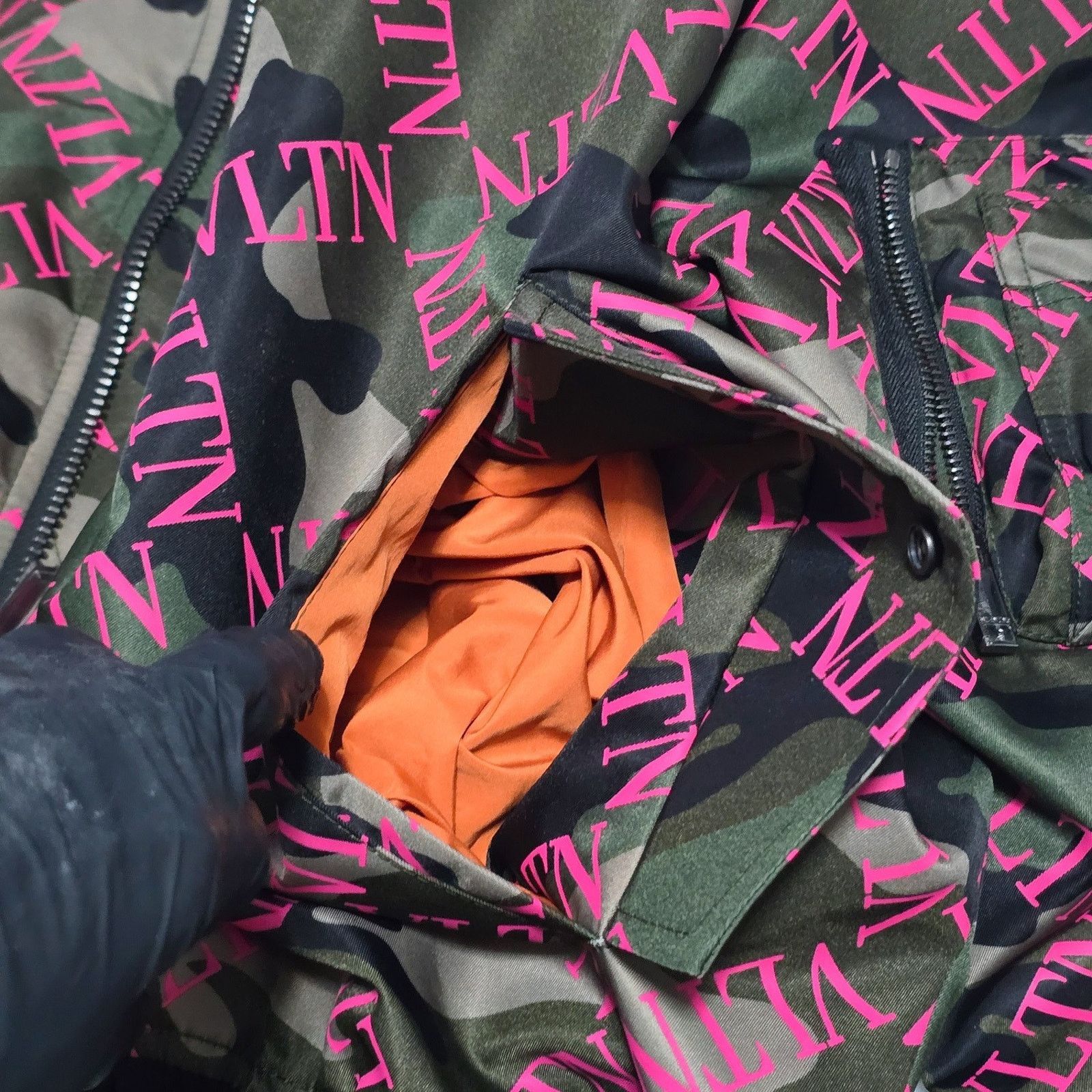 Valentino Valentino Army Camo Bomber Jacket with Pink Logo Letters Size US S / EU 44-46 / 1 - 9 Thumbnail
