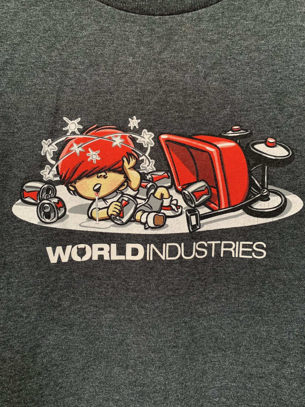 World Industries Vintage World industries drunken kids graphics Size US M / EU 48-50 / 2 - 3 Thumbnail