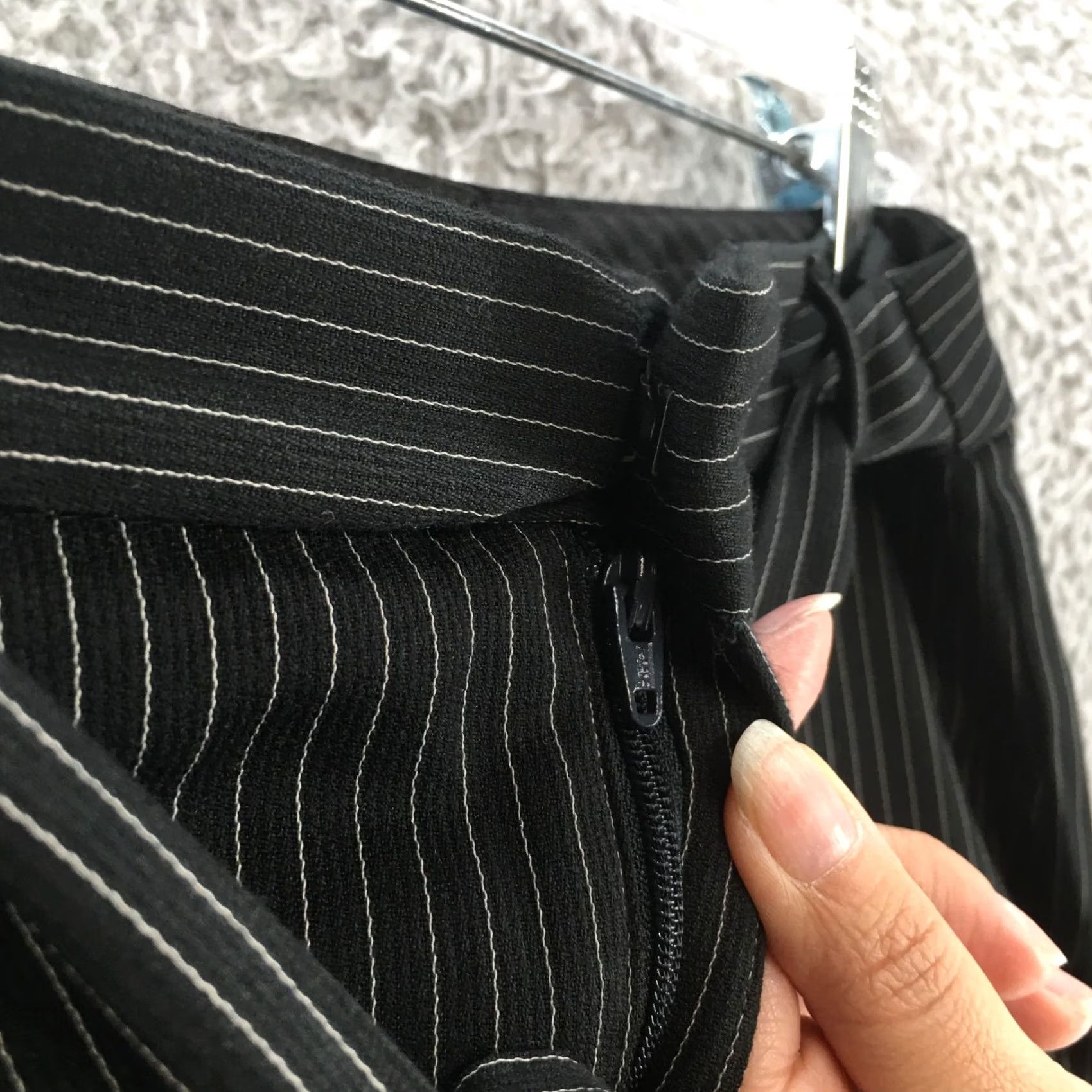 Banana Republic Banana Republic Avery Straight Trouser Dress Pants Womens 4 Petite Black Striped Pants Size 27" / US 4 / IT 40 - 4 Thumbnail