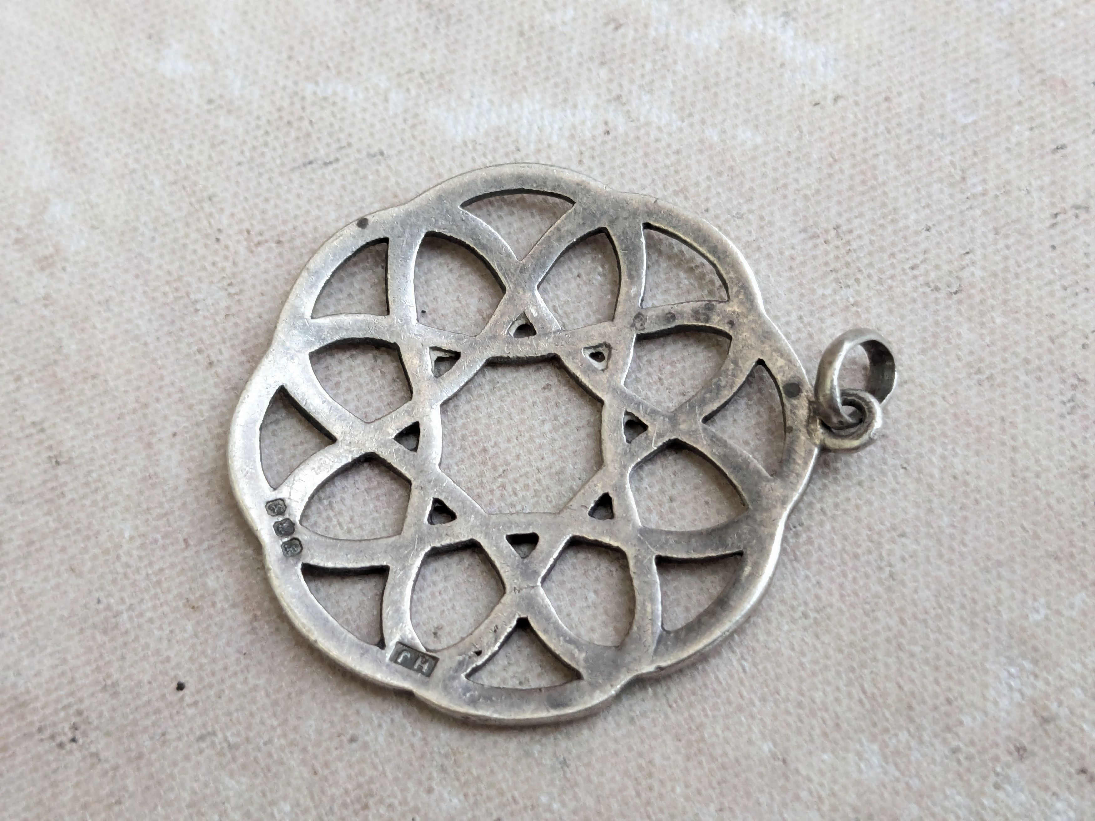 Sterling Silver Vintage Sterling Pendant Celtic Knot Flower Size ONE SIZE - 7 Thumbnail