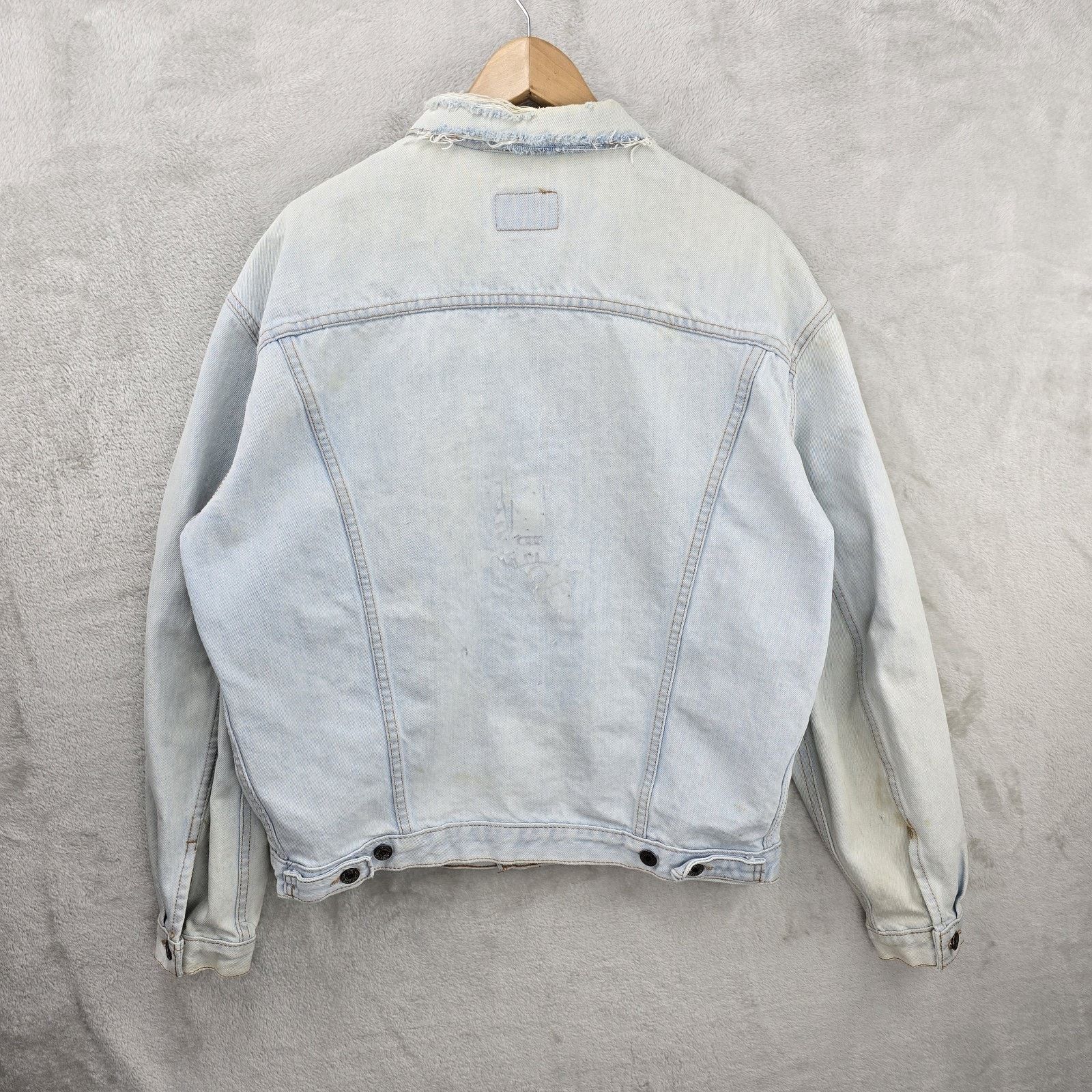 Levi's Vintage Levis Denim Trucker Jacket Large 70506-0217 Thrashed Size US L / EU 52-54 / 3 - 15 Thumbnail