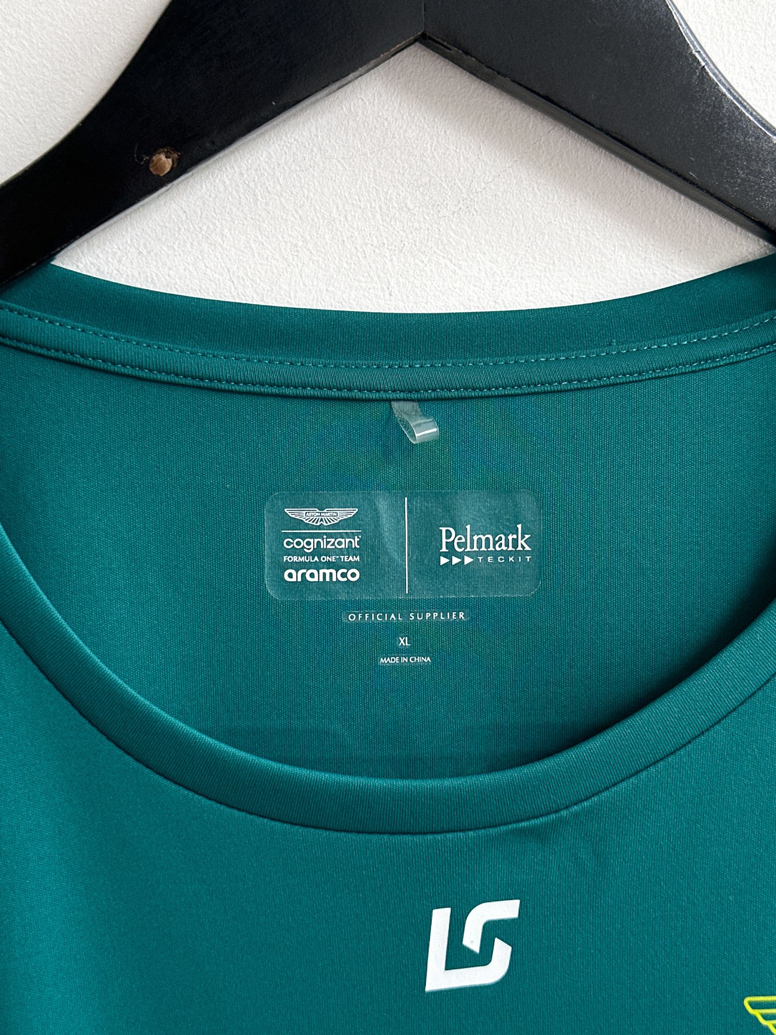Formula 1 Aston Martin Formula 1 Team Tee Jersey Size US XL / EU 56 / 4 - 4 Thumbnail