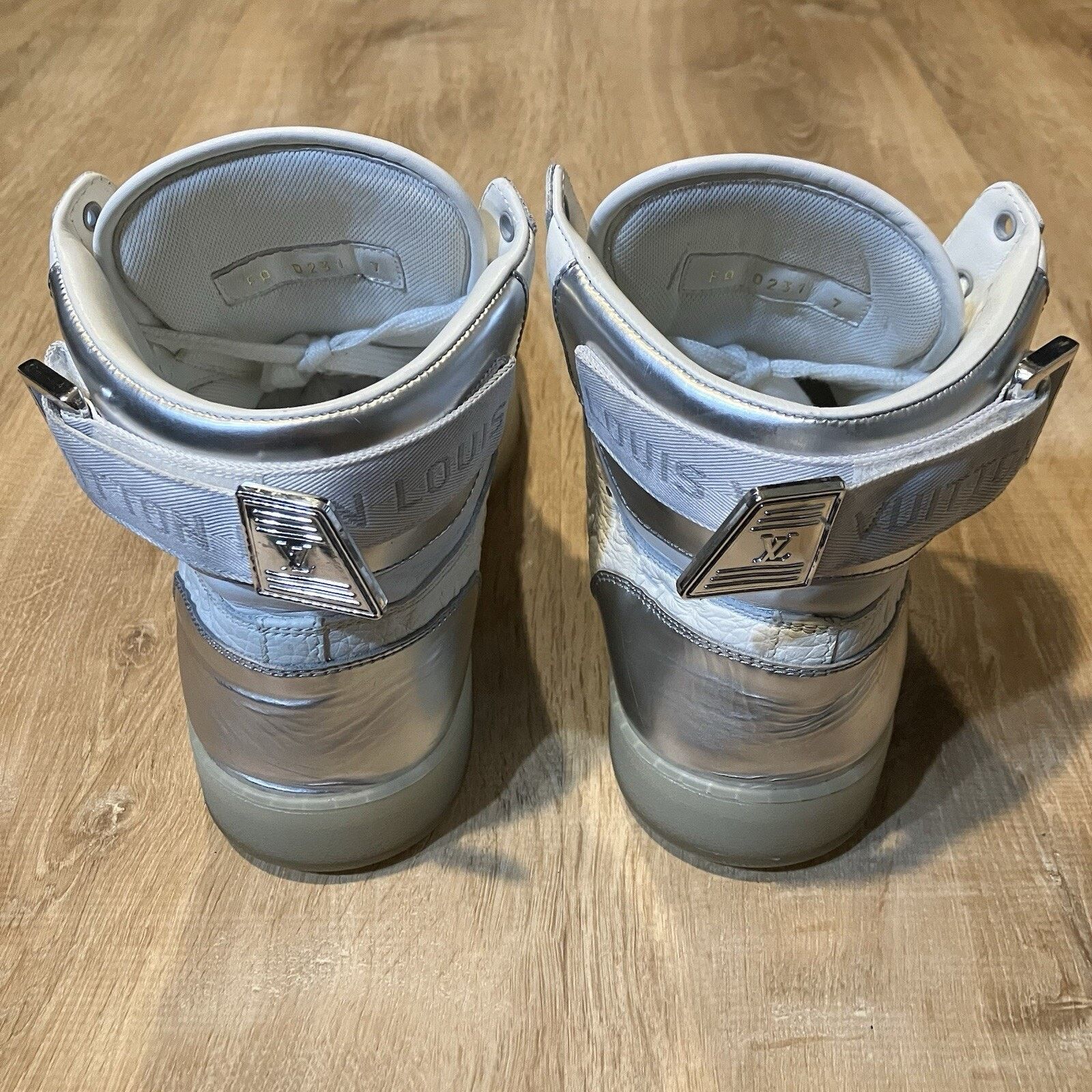 Louis Vuitton Louis Vuitton Rivoli White Silver High Top CLEAN Strap Size US 8 / EU 41 - 8 Thumbnail