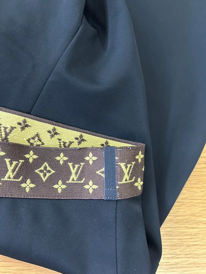 Louis Vuitton Louis Vuitton Black Five-Point Monogram Belted Stretch Cas Size US 34 / EU 50 - 5 Thumbnail