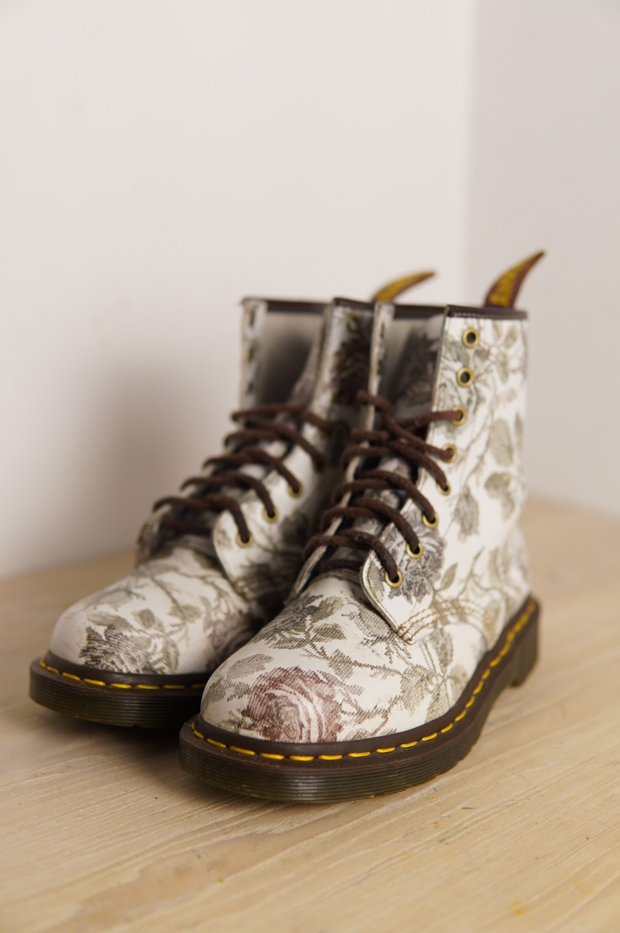 Dr. Martens Vintage Dr. Martens 1460 Pascal Floral Rose Tapestry Boots Size US 5 / IT 35 - 3 Thumbnail