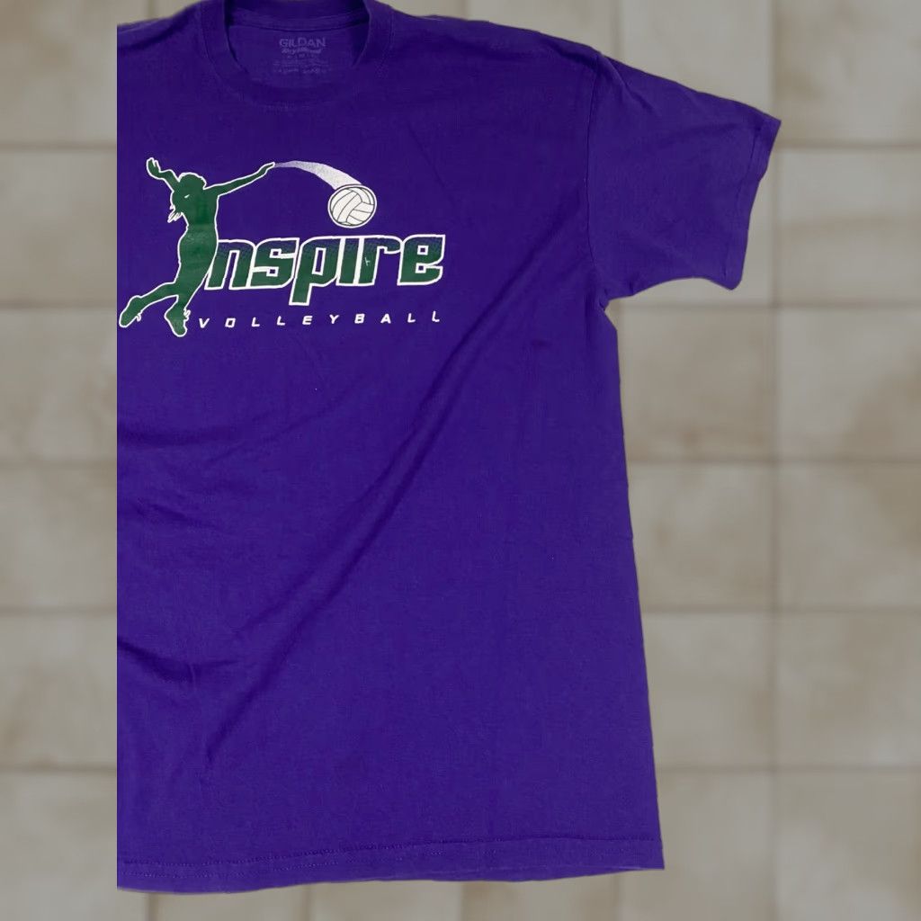Gildan Gildan Volleyball Mens Shirt XL Purple Crew Neck Short Sleeve Cotton Logo T-Shirt Classic Mens Size US XL / EU 56 / 4 - 1 Thumbnail