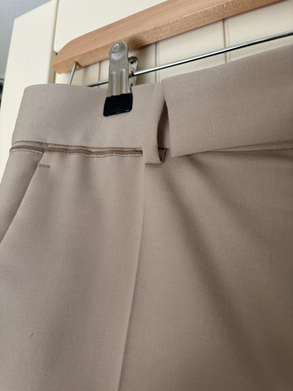 Haider Ackermann Haider Ackermann cropped pants beige gold details Size US 44 / EU 60 - 3 Thumbnail