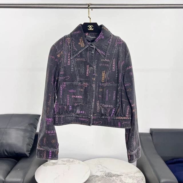 Chanel Chanel Full-print denim jacket Size M / US 6-8 / IT 42-44 - 1 Thumbnail