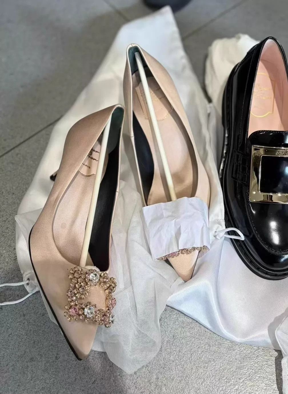 Roger Vivier RV Champagne Pointy Toe Crystal Buckle Pumps 37 EU Size US 6.5 / IT 36.5 - 7 Thumbnail