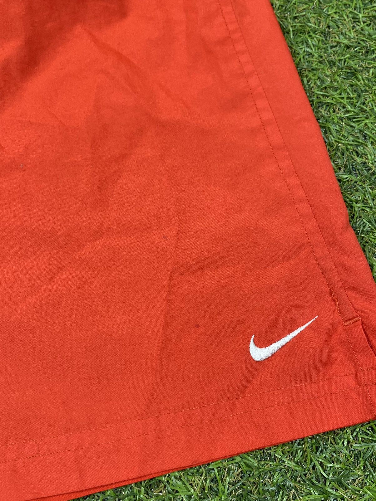 Nike Vintage Nike shorts streetwear swoosh casual y2k size L Size US 34 / EU 50 - 2 Thumbnail