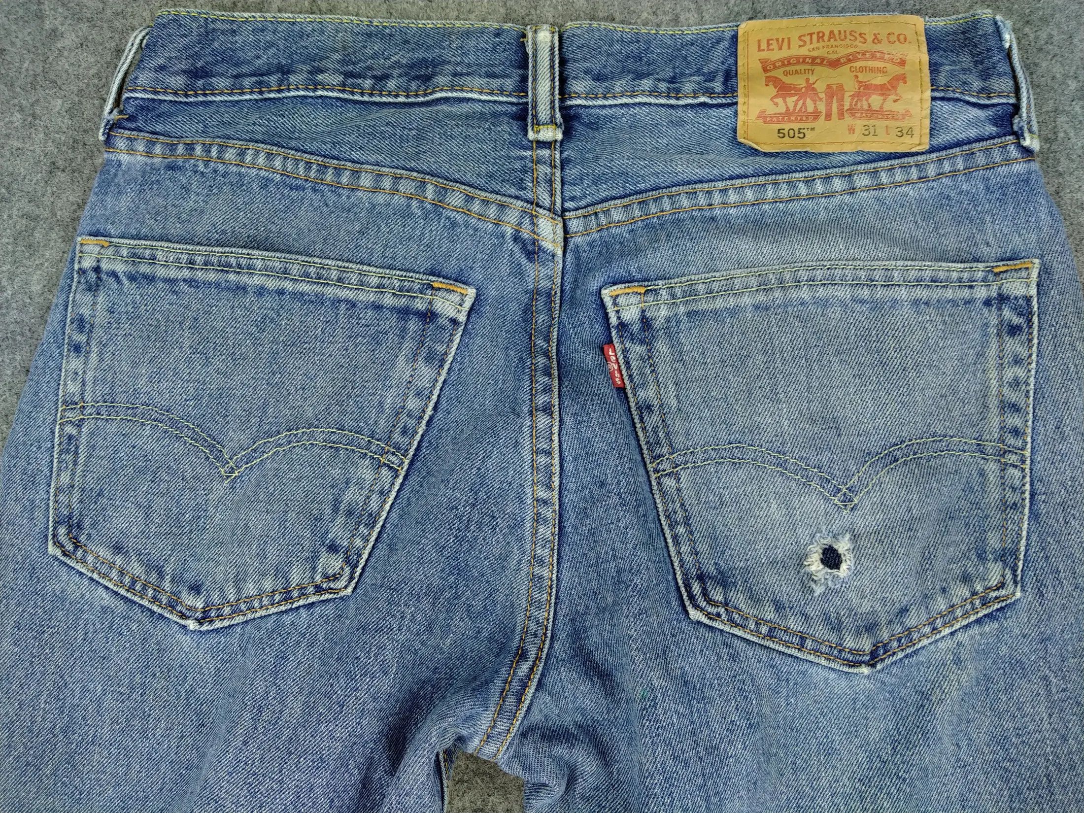 Levi's Vintage Levi's 505 Blue Wash Denim 31x33 -JN732 Size US 31 - 4 Thumbnail