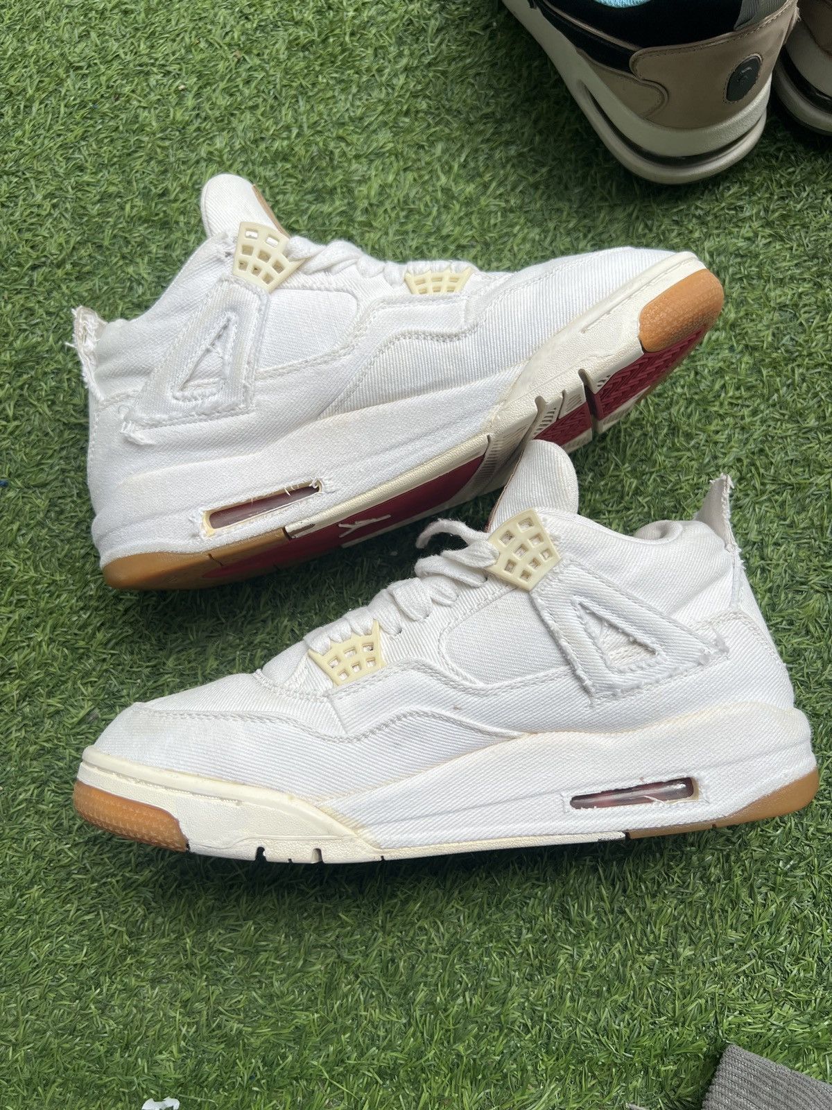 Jordan Brand × Levi's Jordan 4 Retro Levi's White (Levi's Tag) Men's - AO2571-100 Size US 10.5 / EU 43-44 - 3 Thumbnail