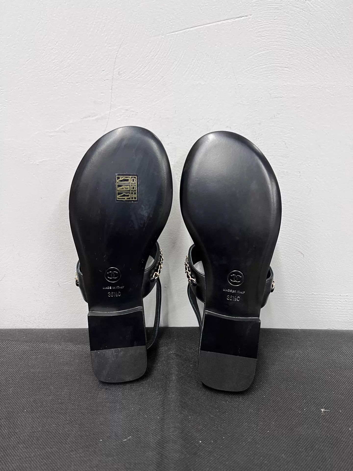 Chanel Chanel Classic CC Leather Chain Thong Sandal 36.5 New Size US 6 / IT 36 - 6 Thumbnail