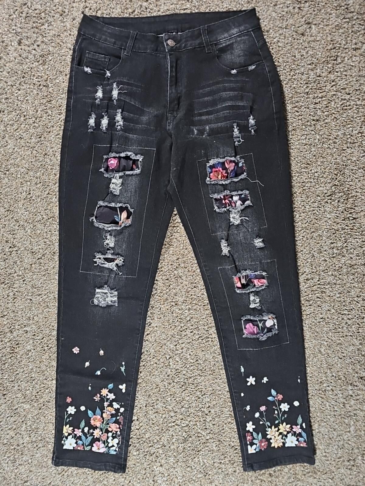 The Unbranded Brand Black Destroyed Floral Jeans SEE MEASUREMENTS Size 30" / US 8 / IT 44 - 1 Thumbnail