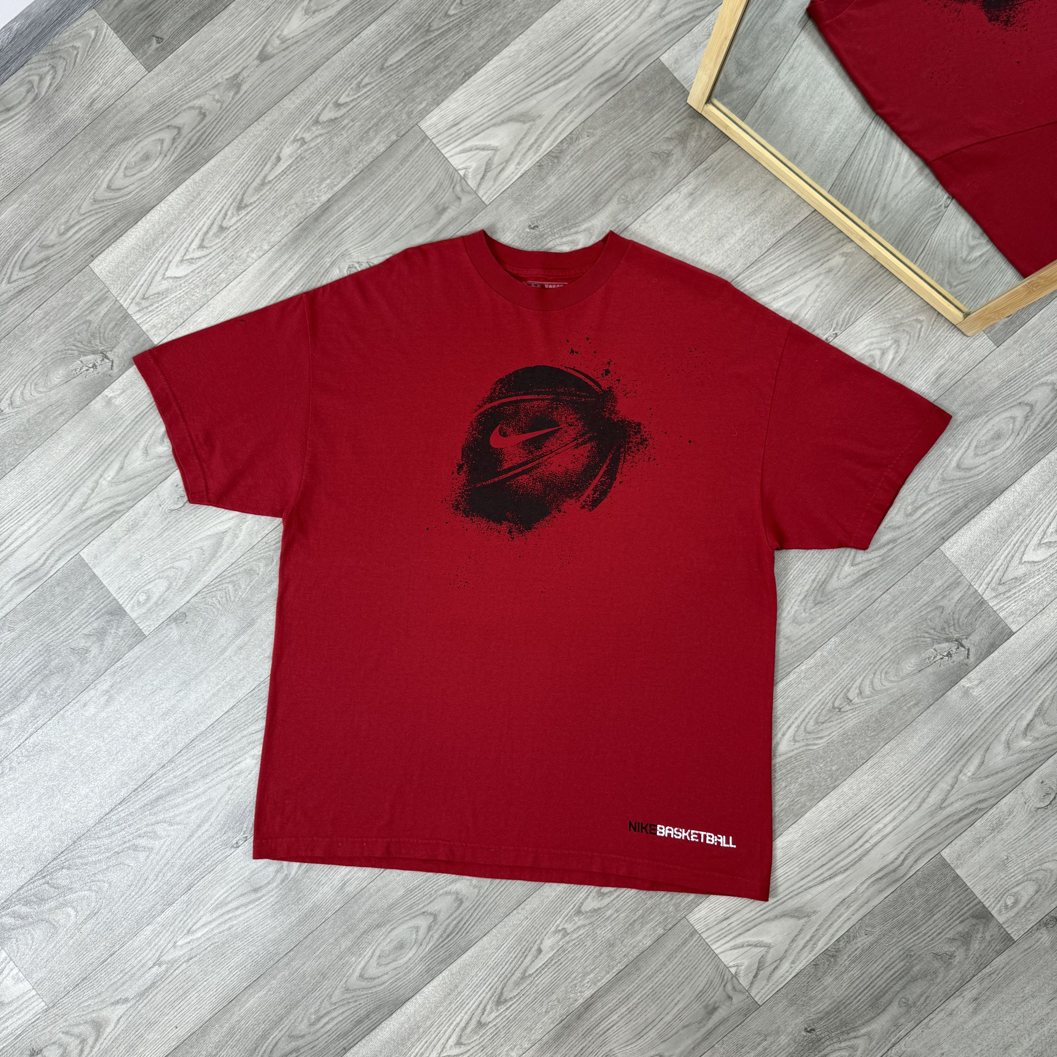 Nike Vintage Nike Basketball 90s Rare Red Graphic Heavy Tee Shirt Size US XL / EU 56 / 4 - 1 Thumbnail