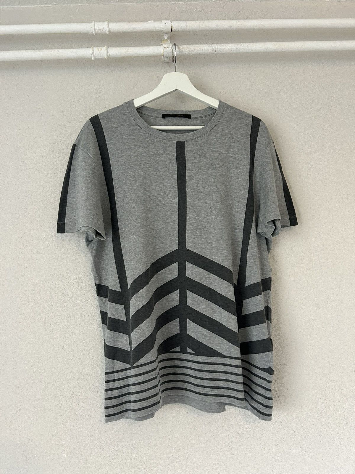 Louis Vuitton Grey LV T-Shirt Size US M / EU 48-50 / 2 - 1 Thumbnail