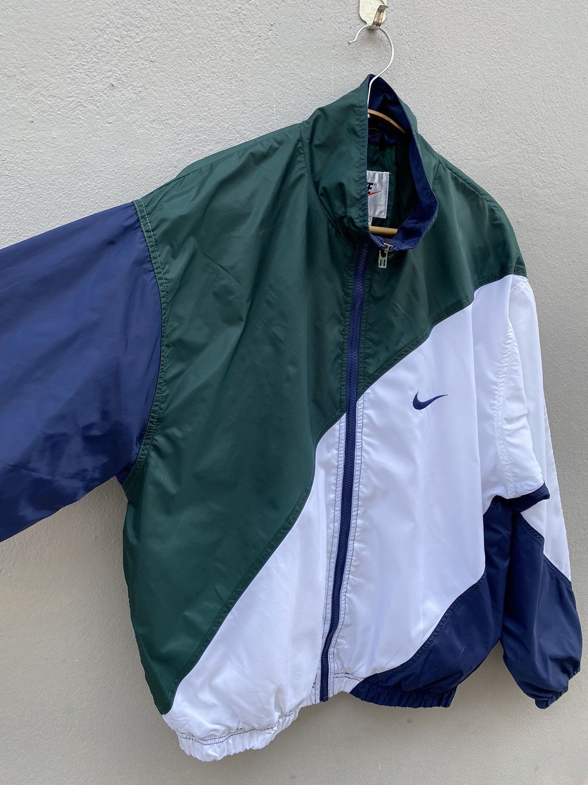 Nike 🔥OG 90s NIKE Biglogo Swoosh Tricolor Streetwear Jacket Size US L / EU 52-54 / 3 - 9 Thumbnail