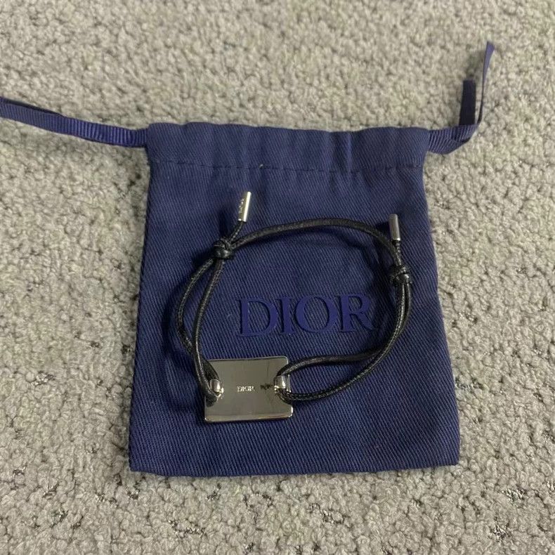 Dior The latest silver metal pattern logo hand rope 2501-Ne
